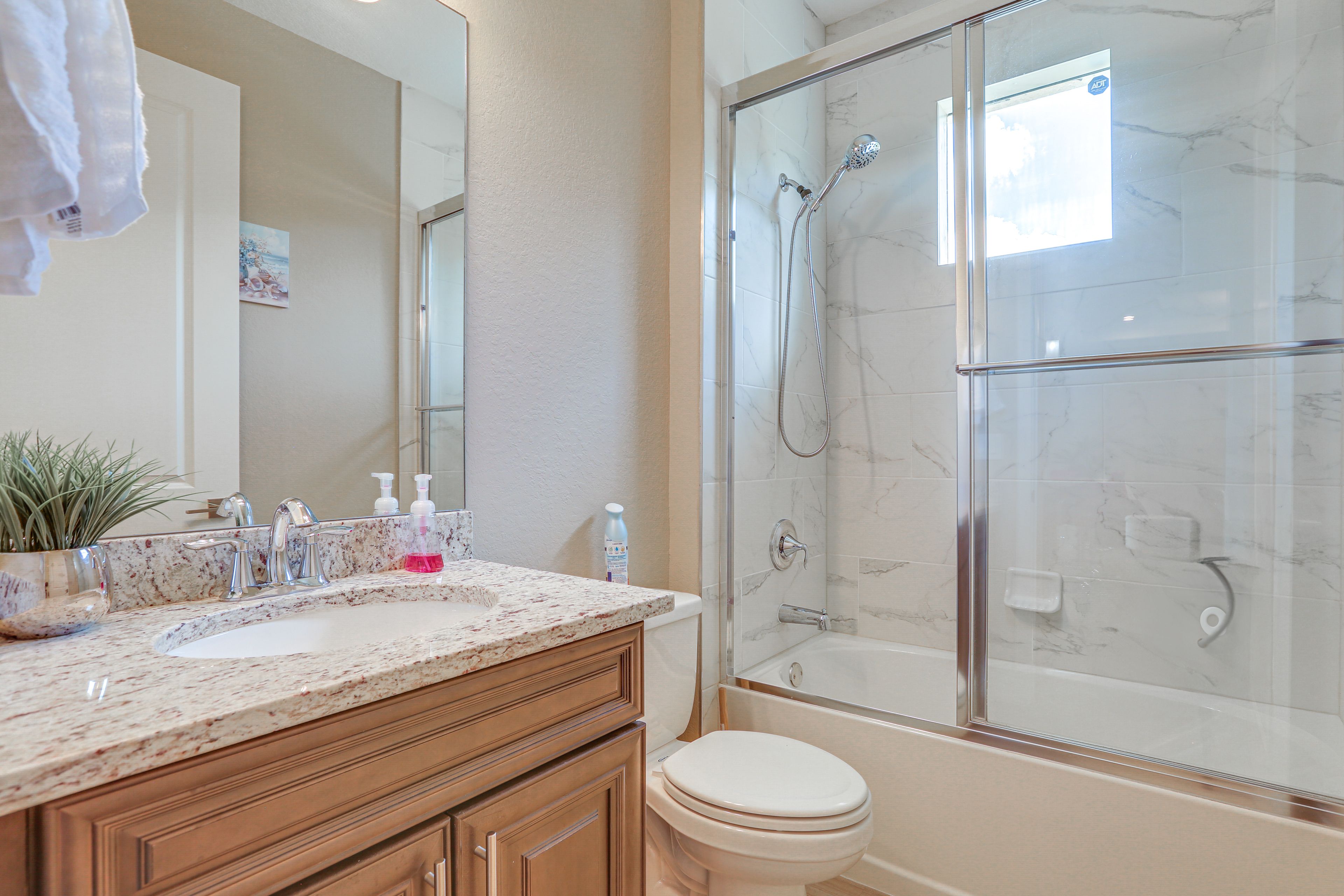 Full Bathroom | Complimentary Toiletries