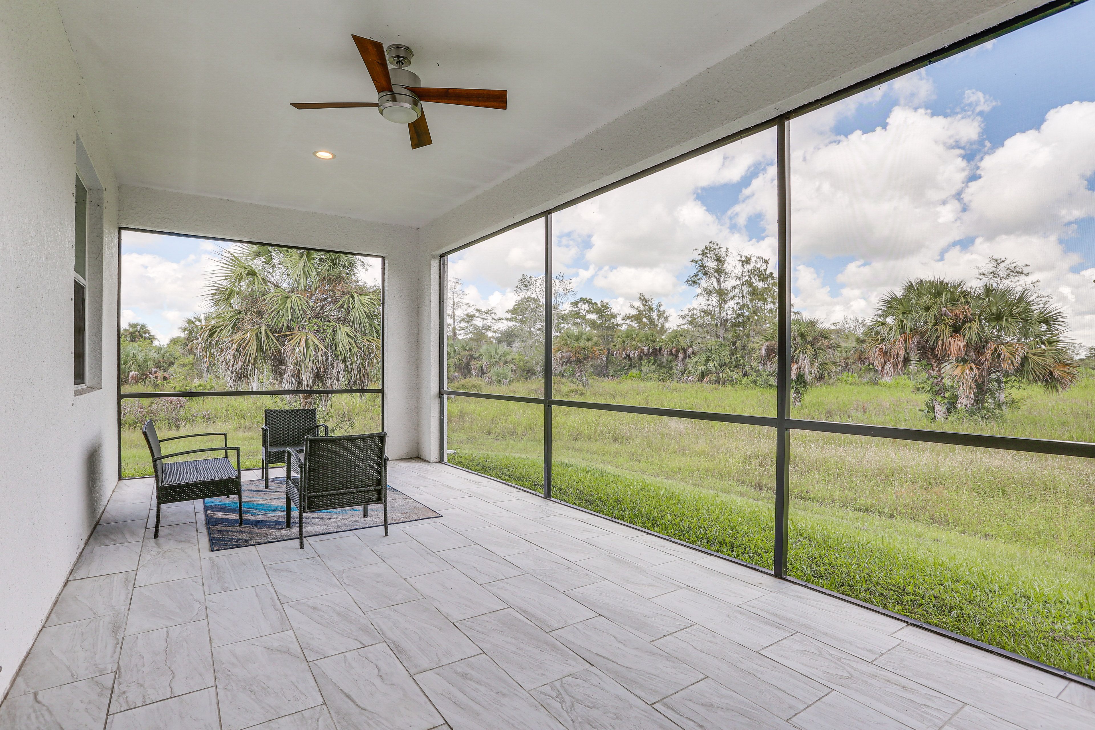 Screened-In Patio | Dining Set