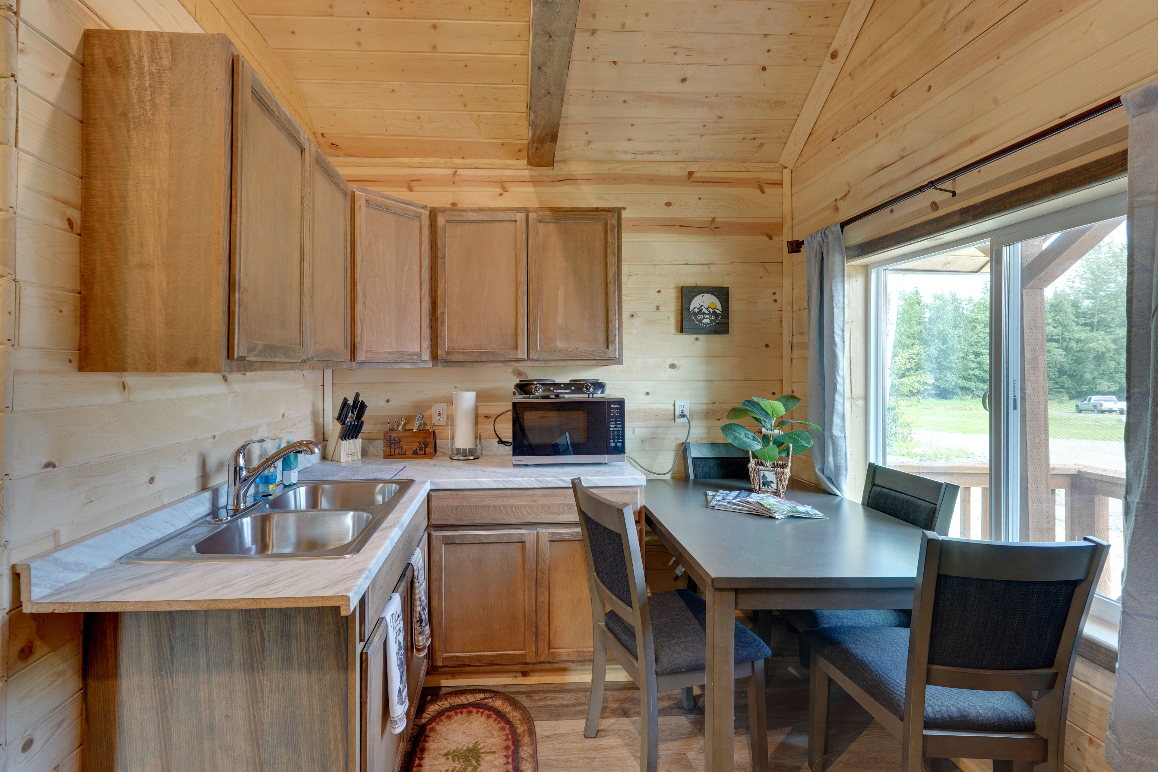 Kitchenette | Hot Plate | Coffee Maker