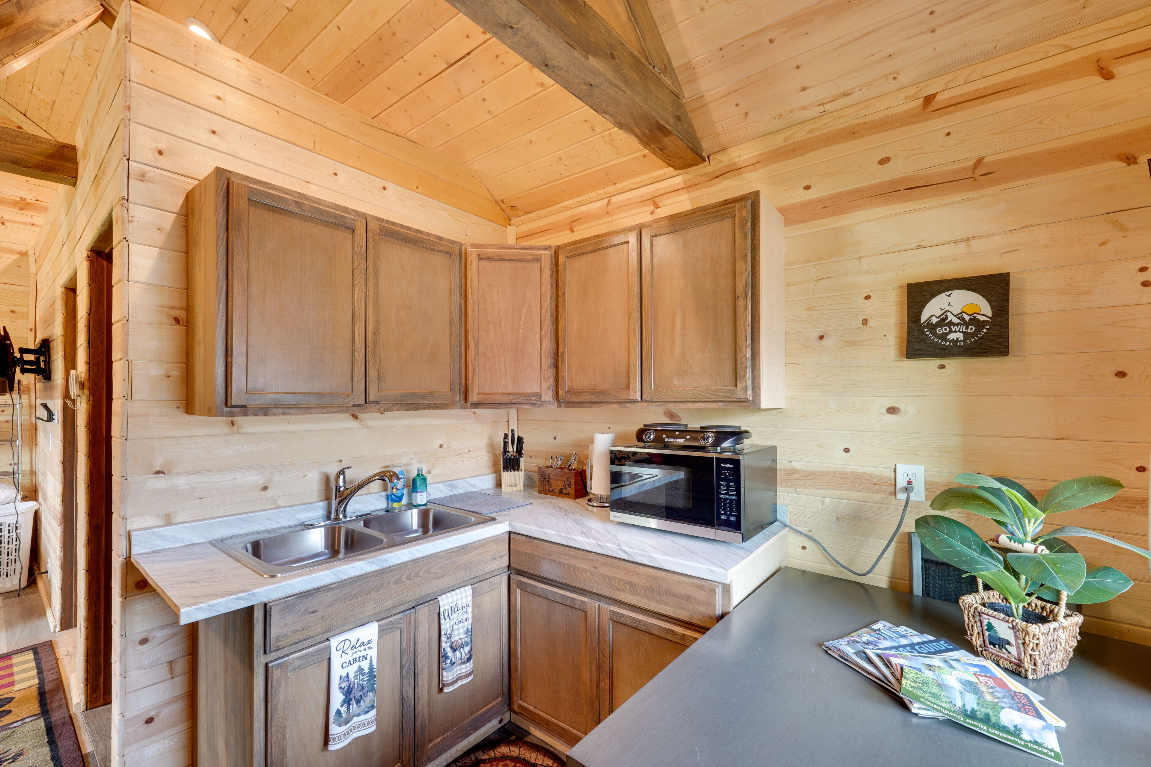 Kitchenette | Dining Area | Dishware & Flatware