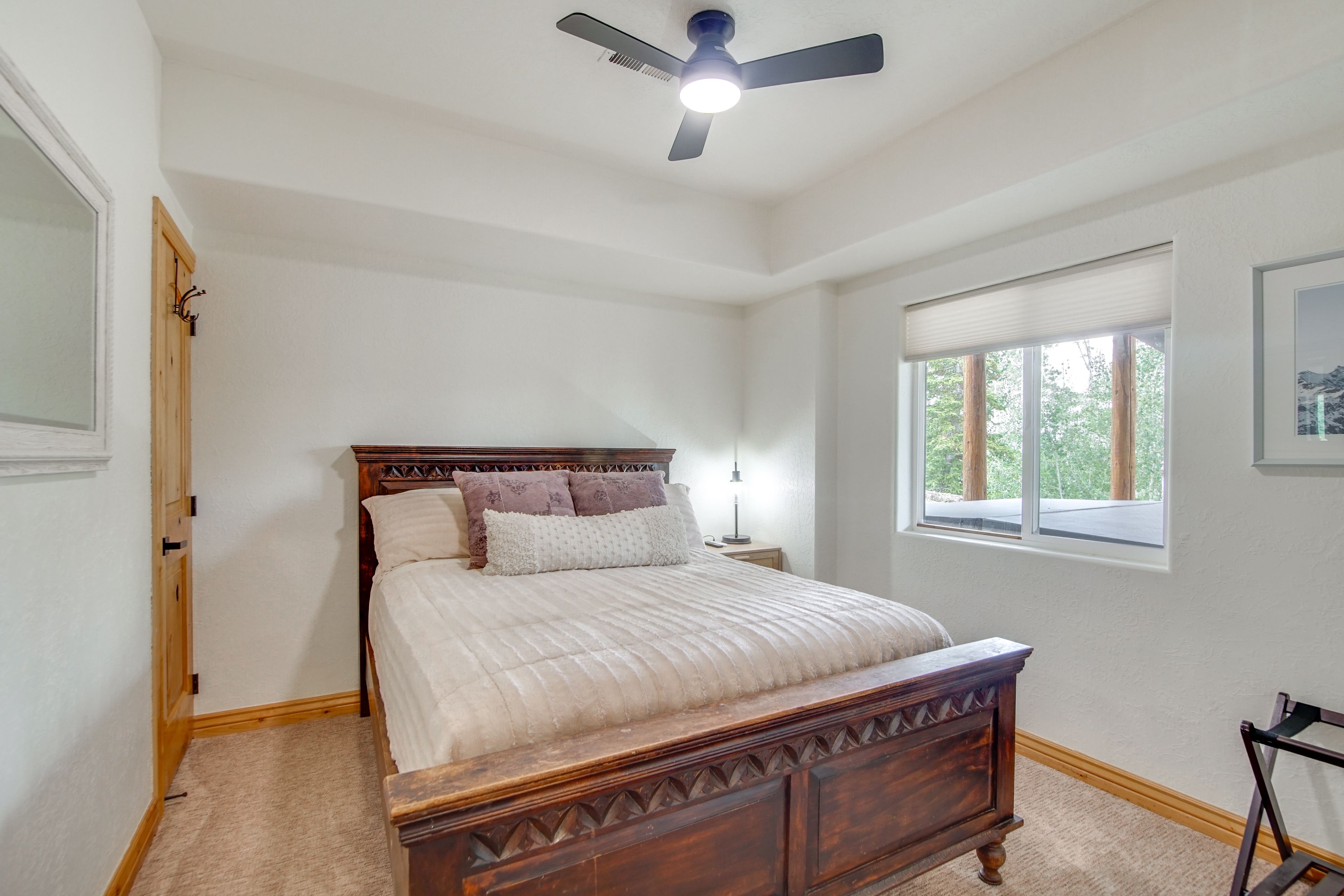 Bedroom 5 | Basement | Queen Bed | Smart TV