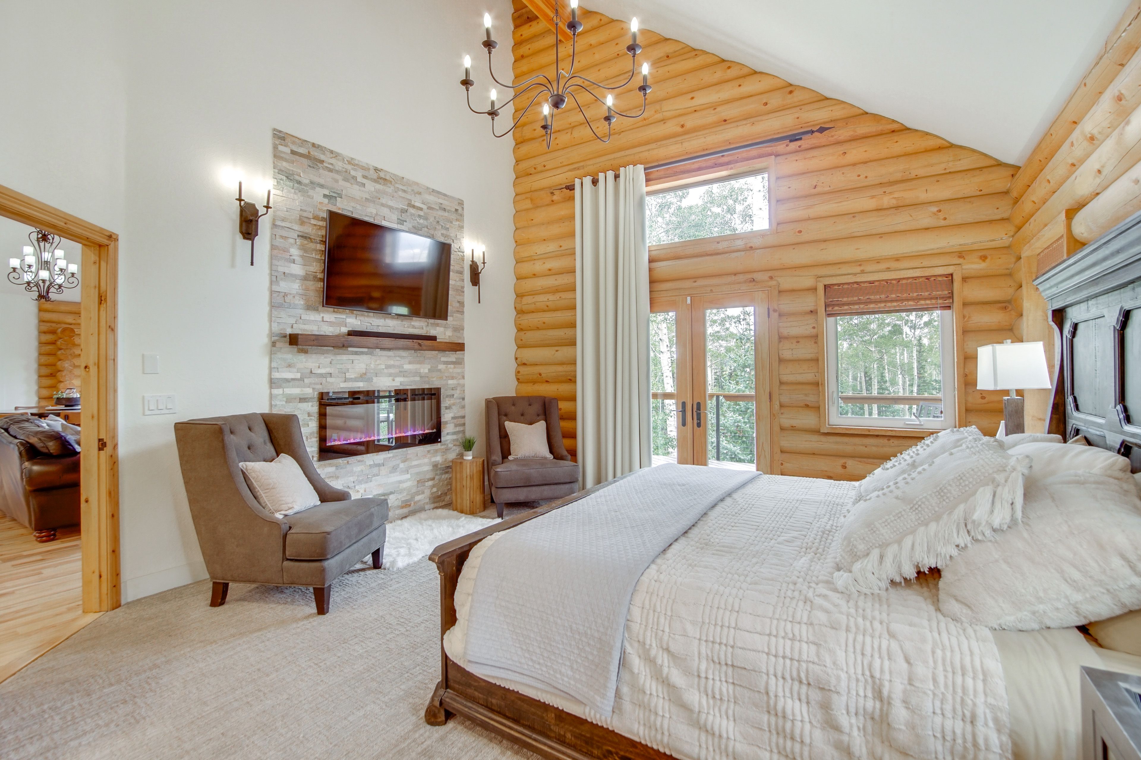 Bedroom 1 | 1st Floor | King Bed