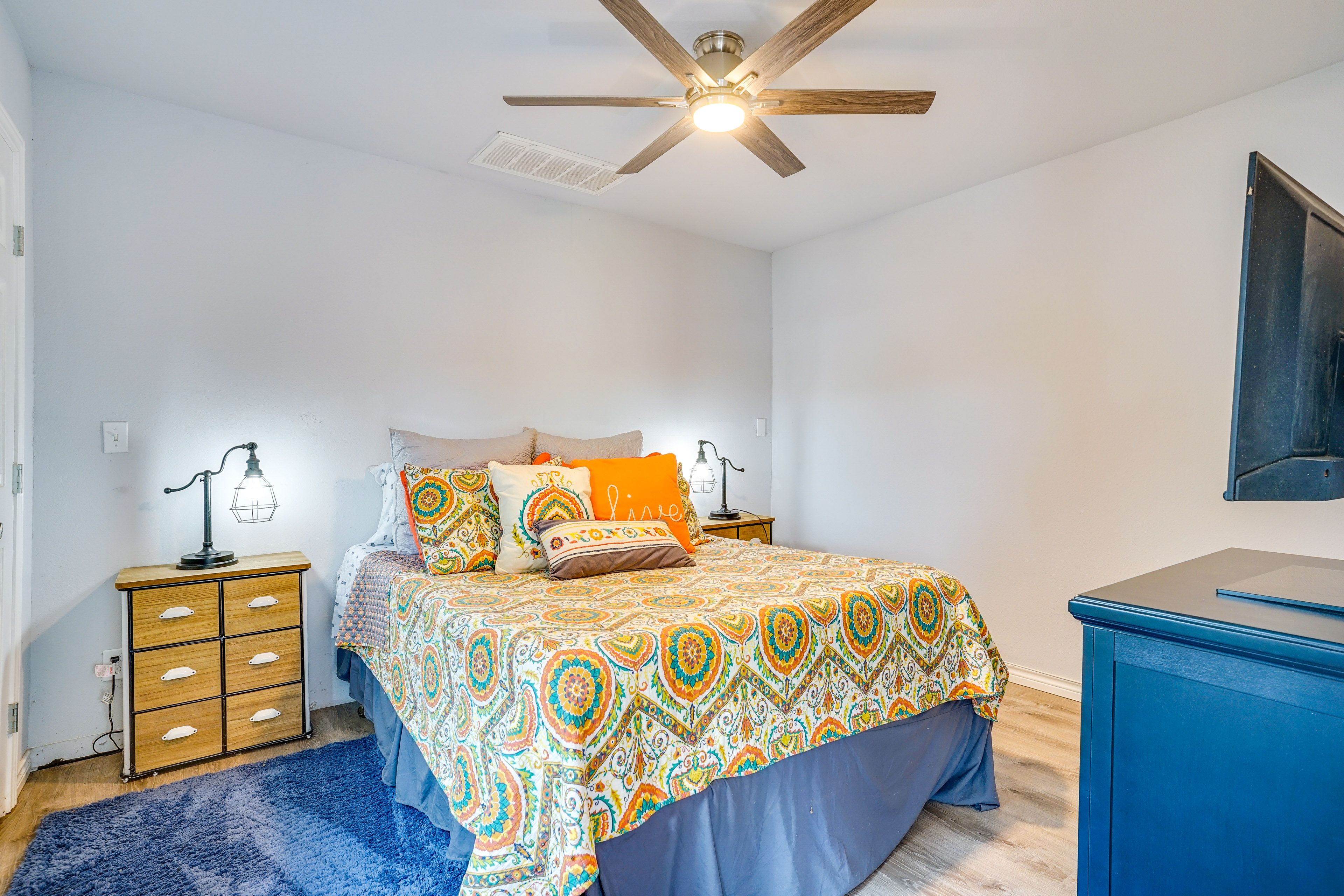 Bedroom 3 | Queen Bed