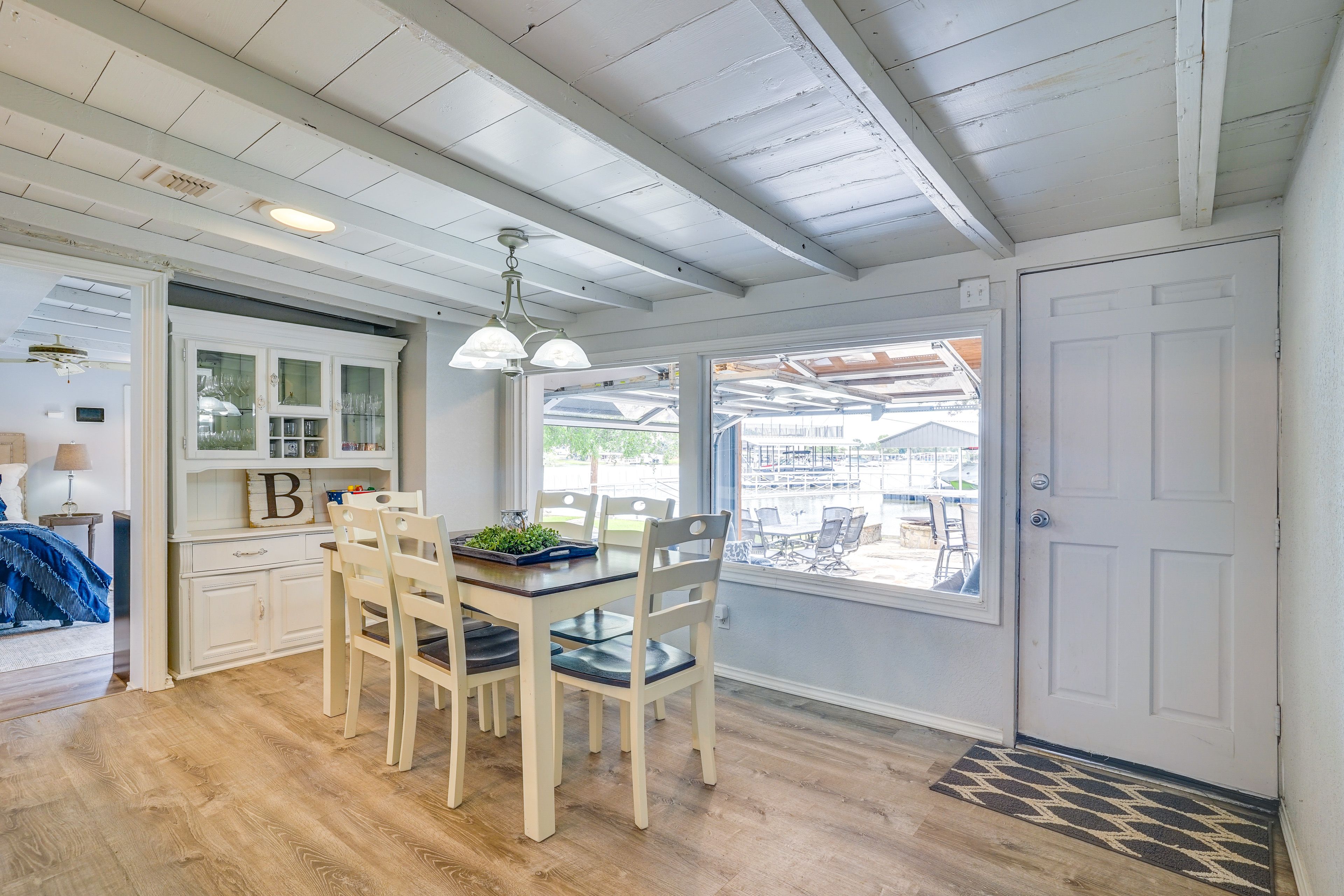 Dining Table | Dishware & Flatware