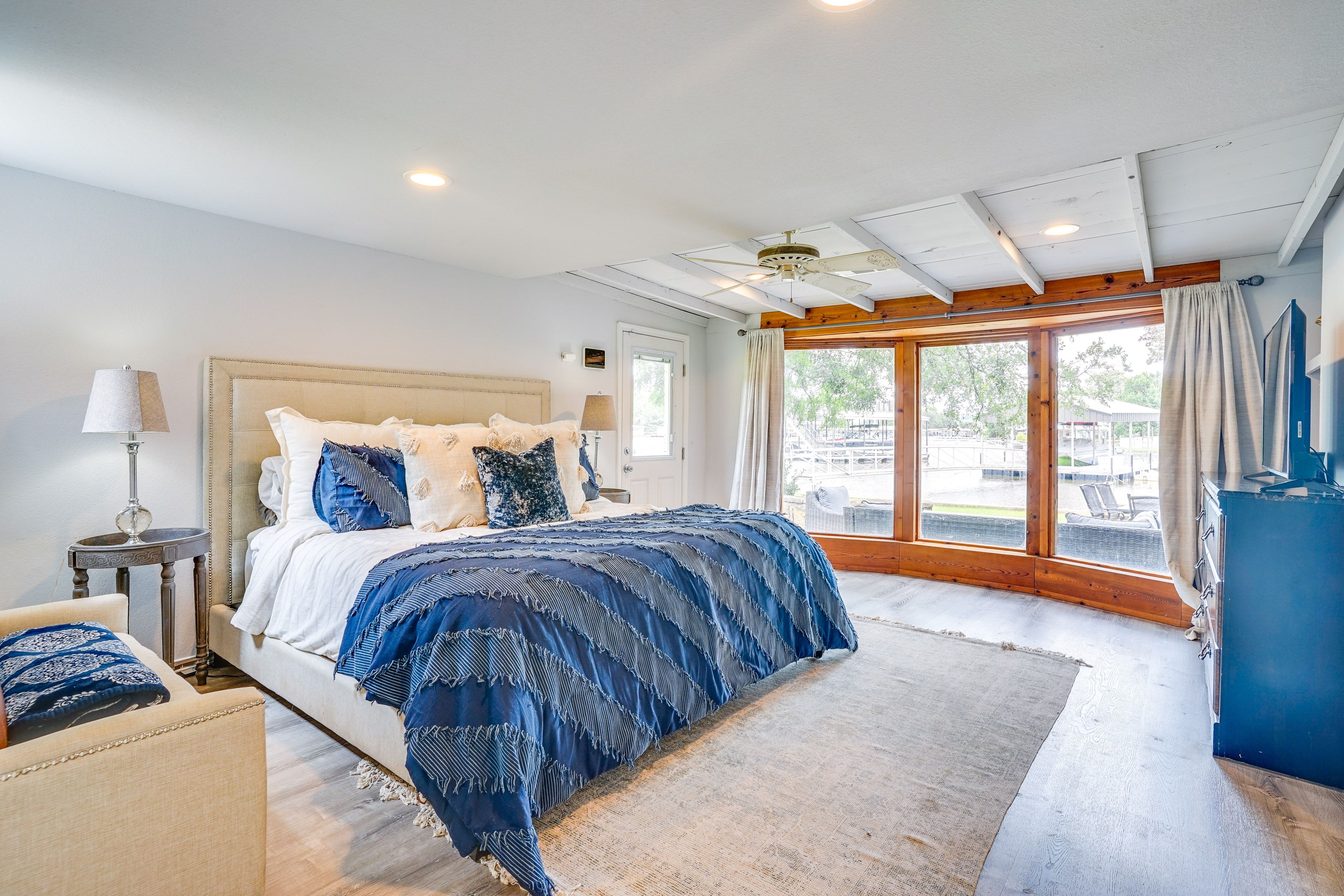 Bedroom 1 | King Bed