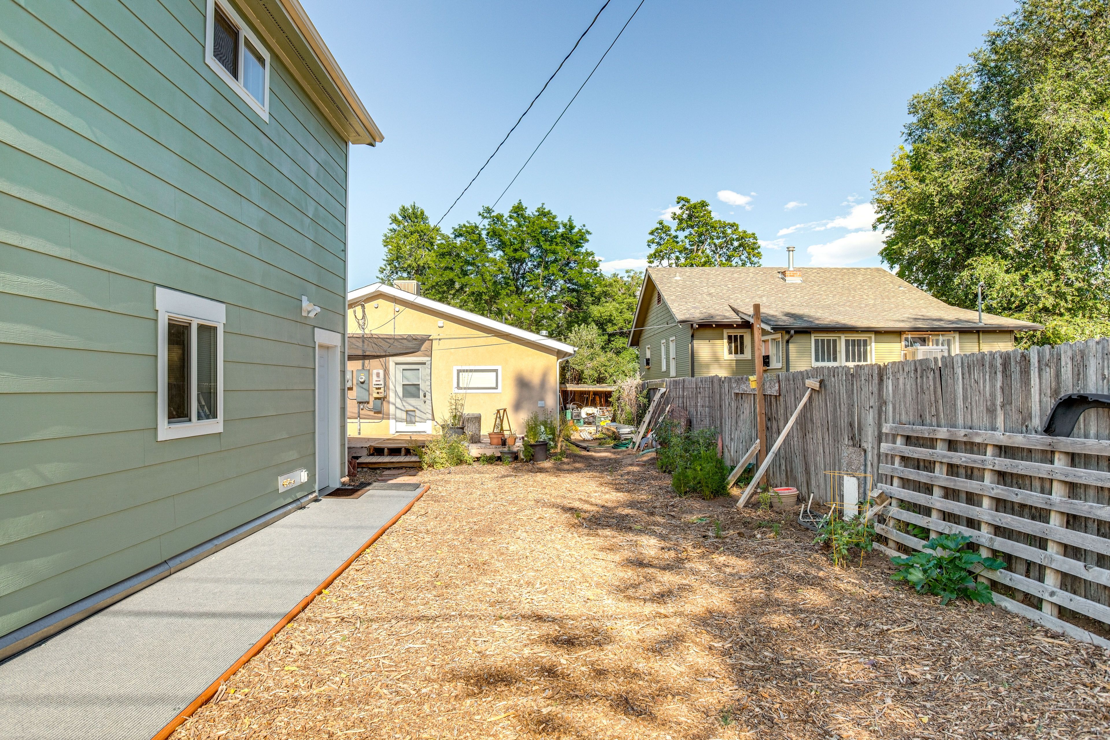 Small Yard (Unfenced)