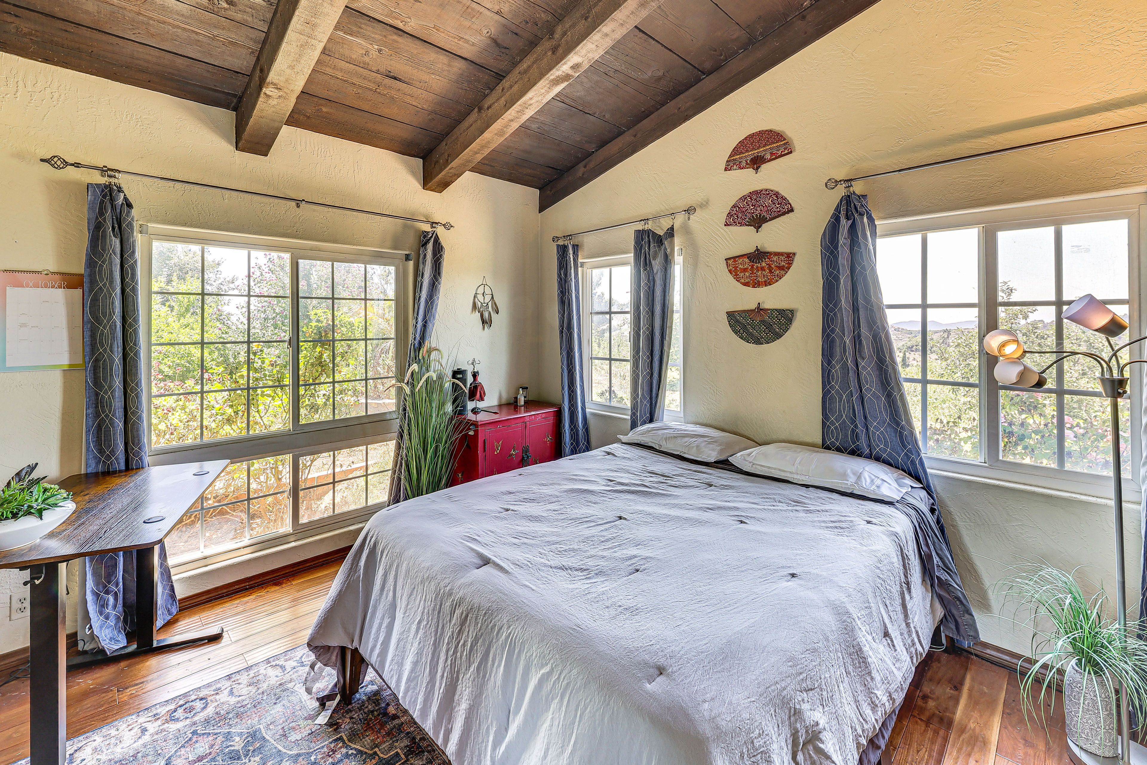 Bedroom 2 | Queen Bed | Desk Workspace