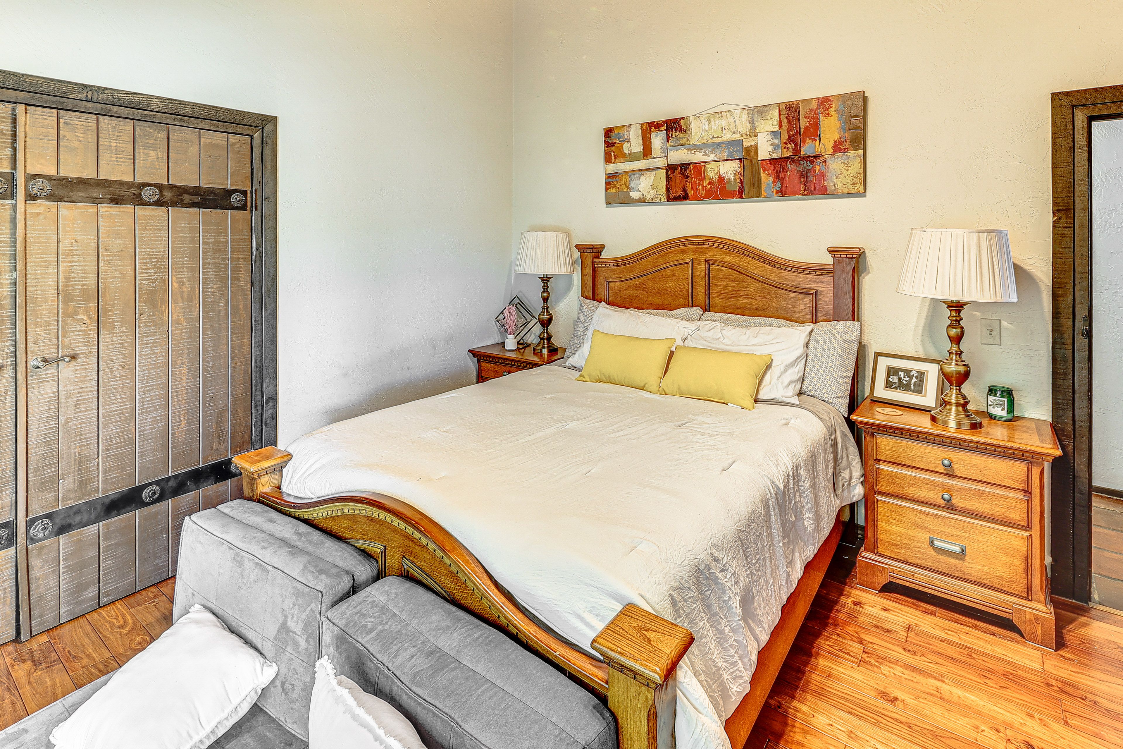 Bedroom 3 | Queen Bed | Desk Workspace