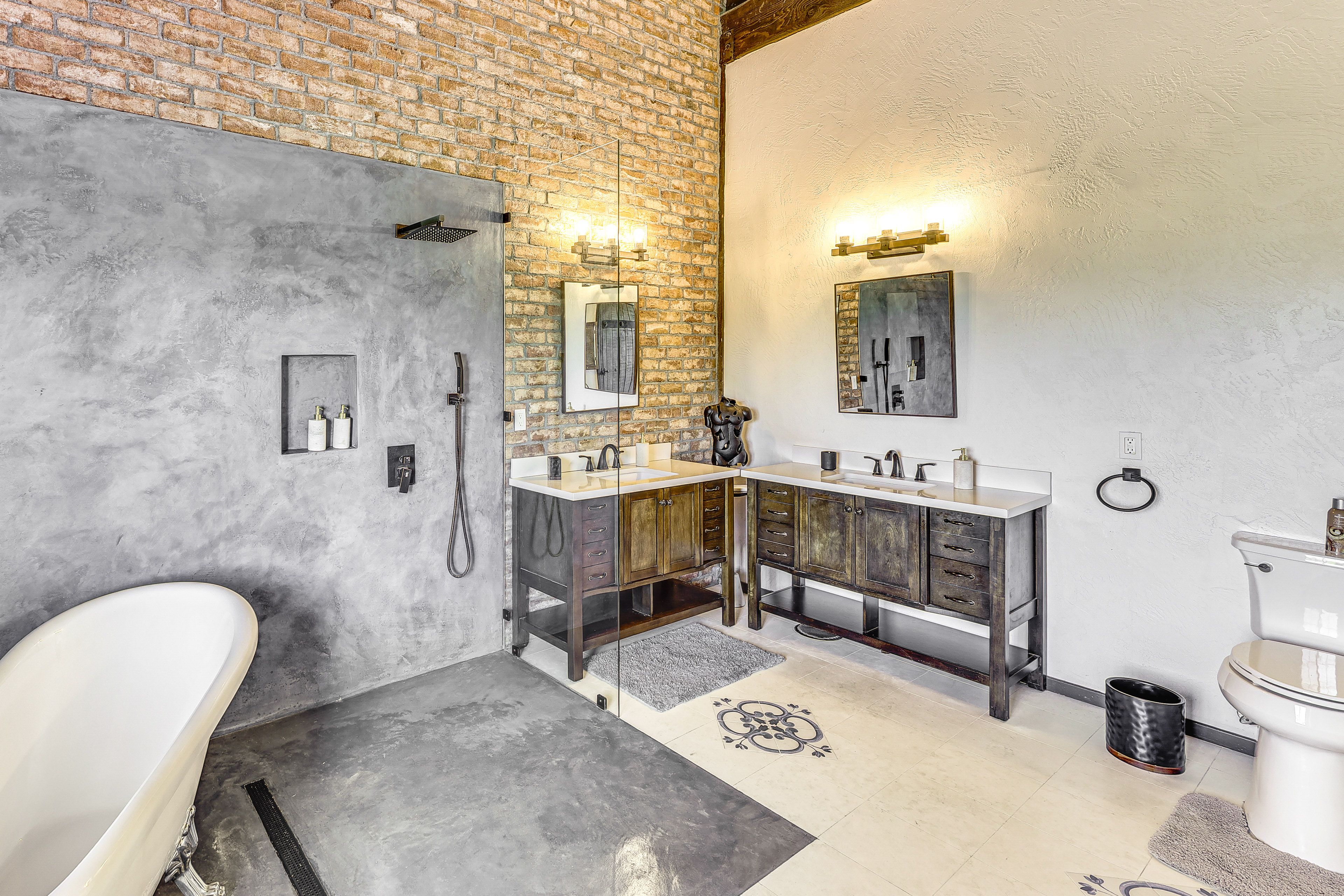 En-Suite Bathroom | Towels Provided