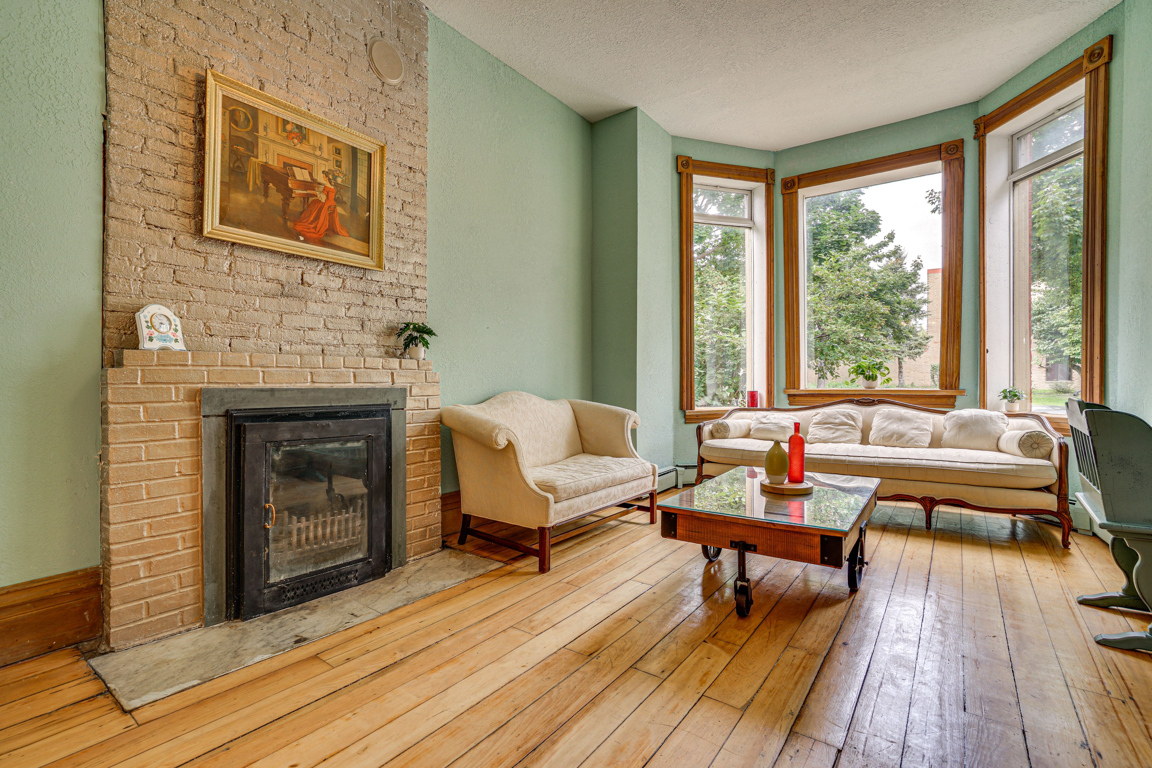 1st-Floor Living Room