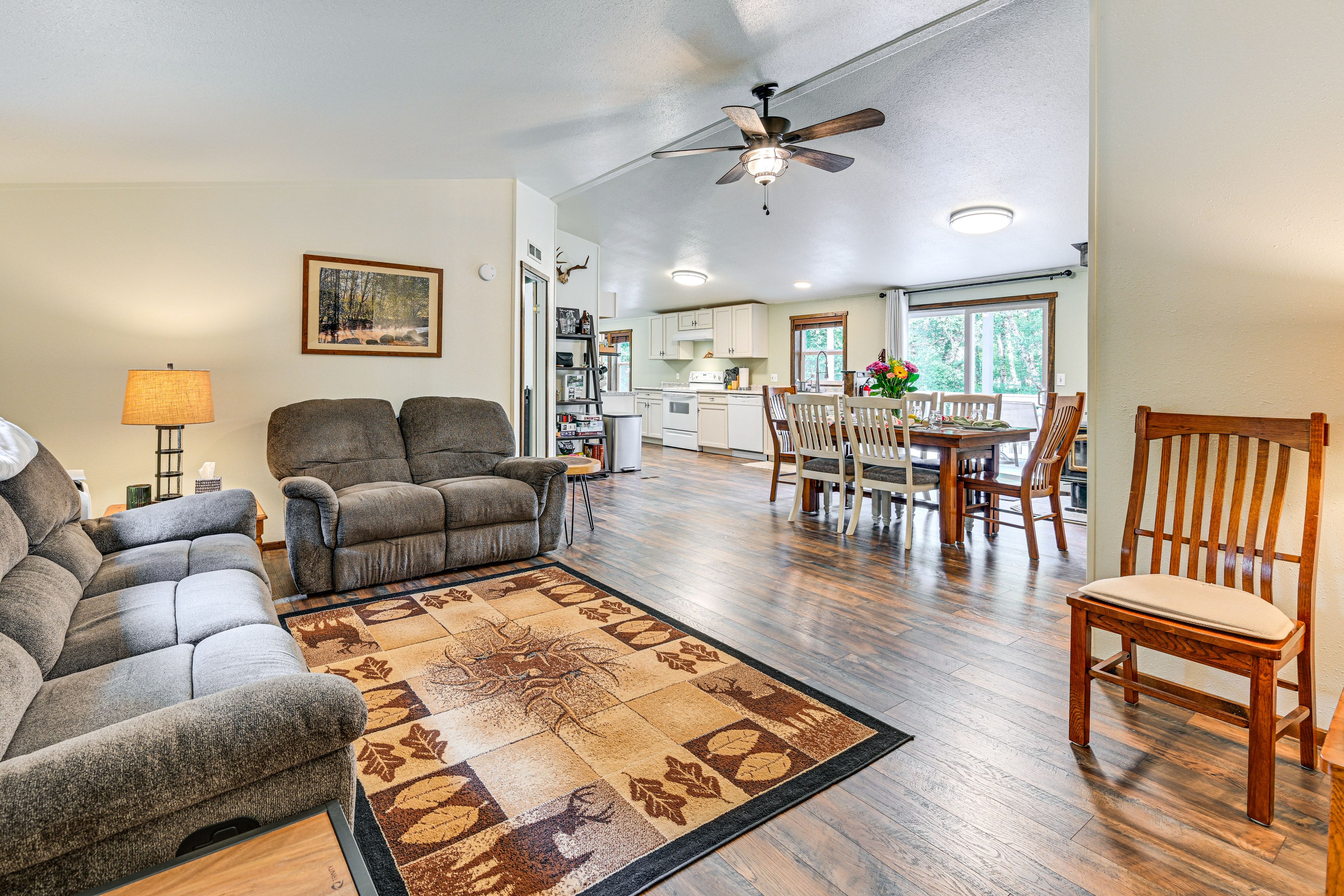 Living Room | Central Heating | Free WiFi | Smart TV