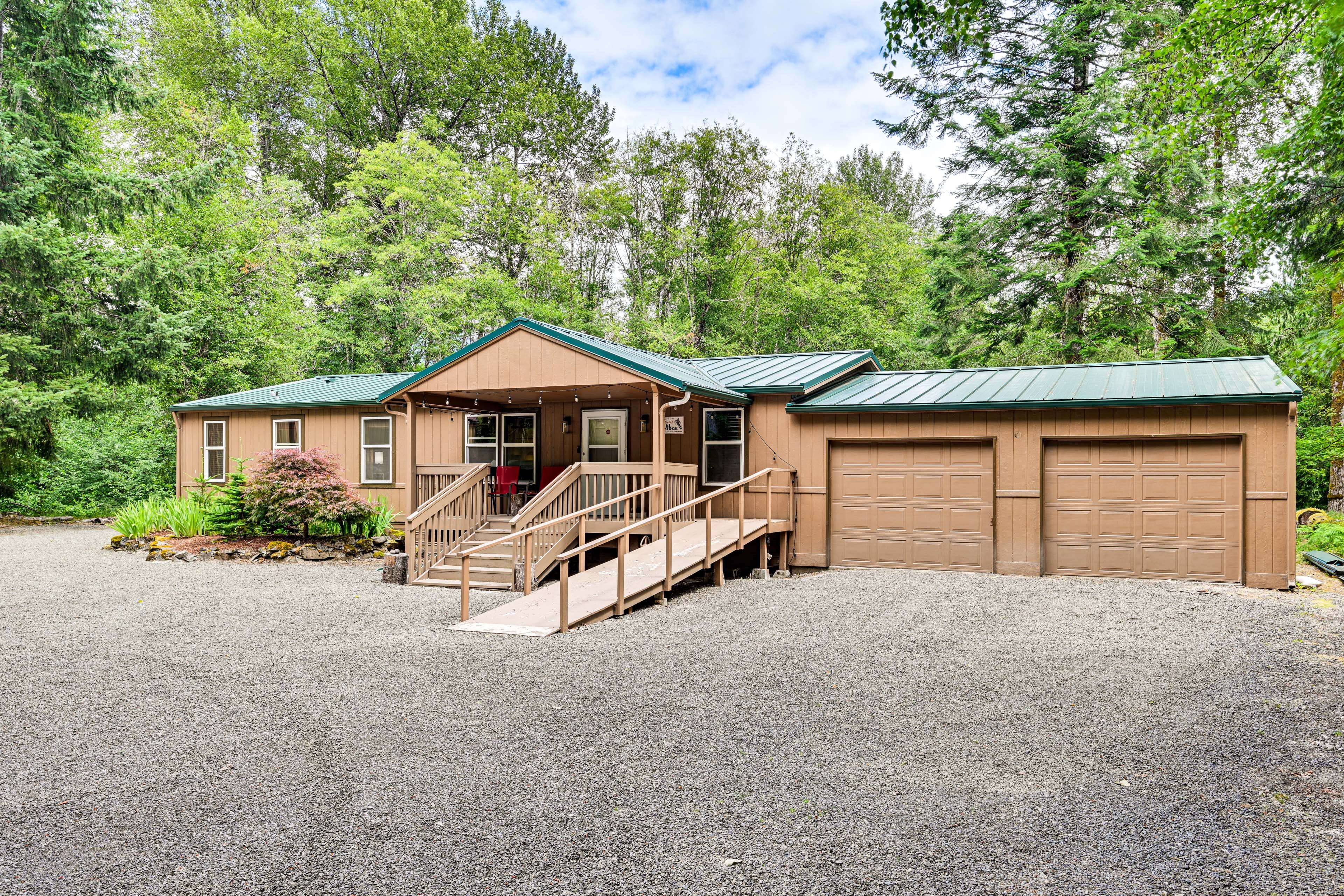 Home Exterior | Parking | Driveway (5 Vehicles)