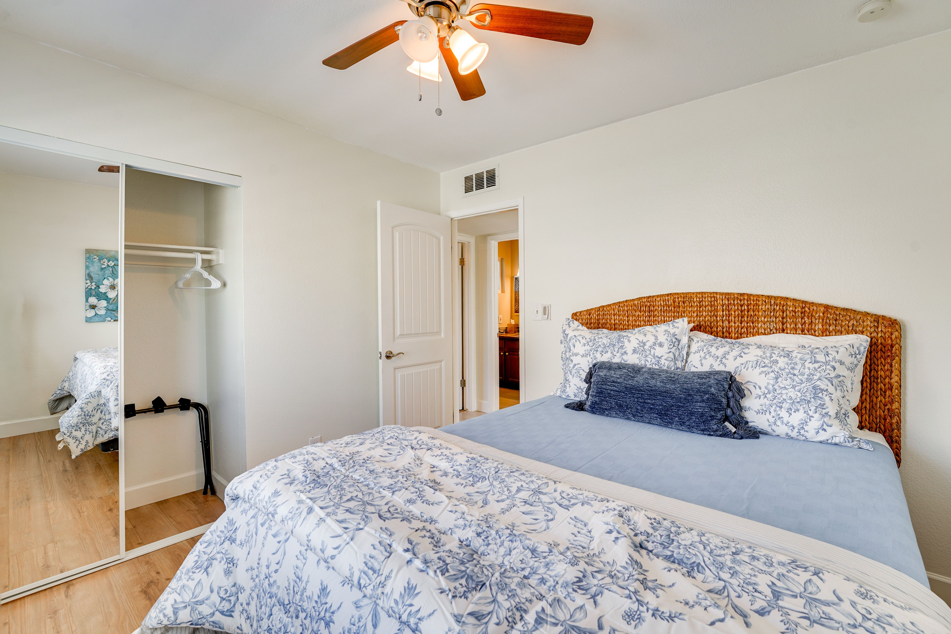 Bedroom 3 | Queen Bed