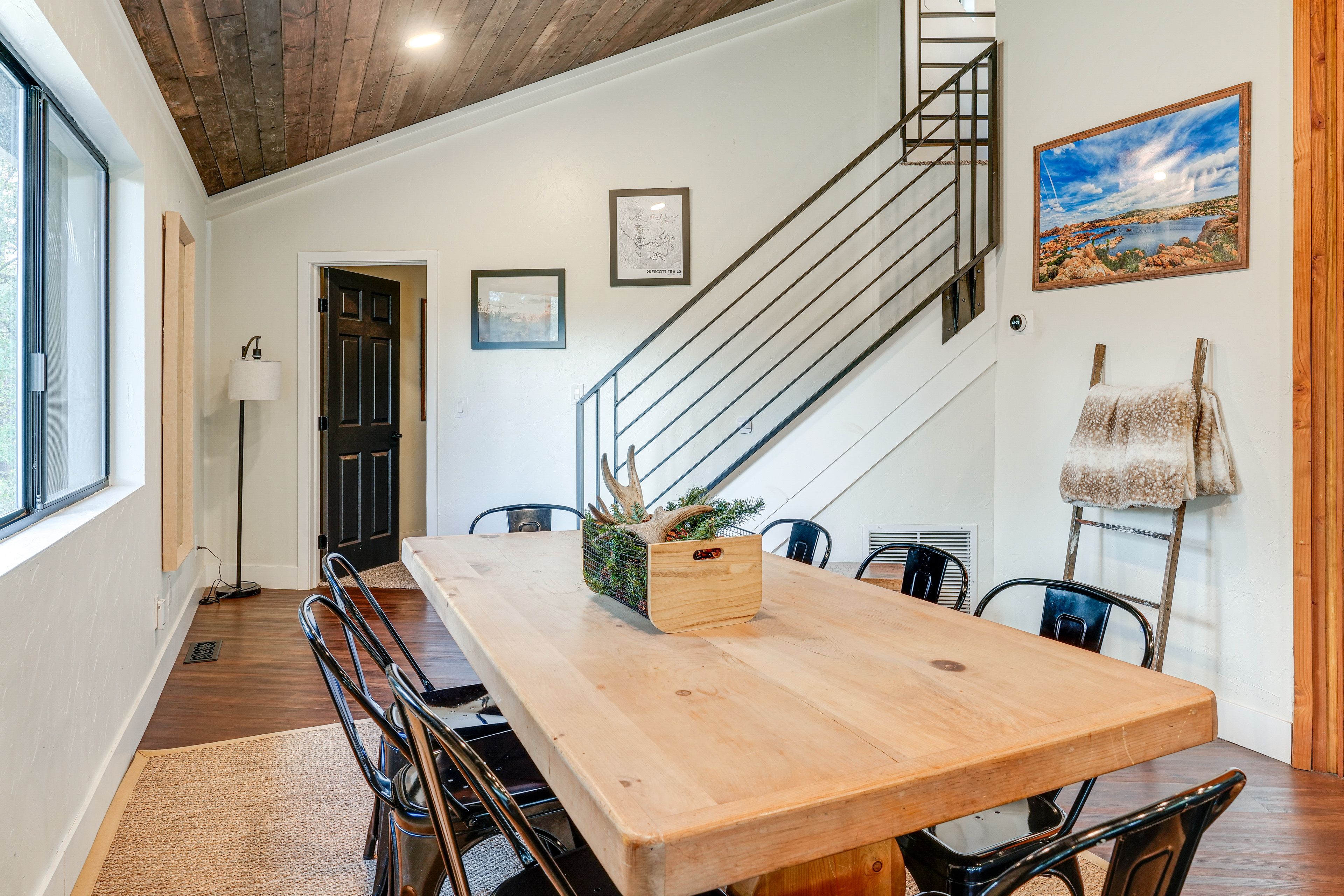 Dining Area | Dishware/Flatware Provided | 1st Floor