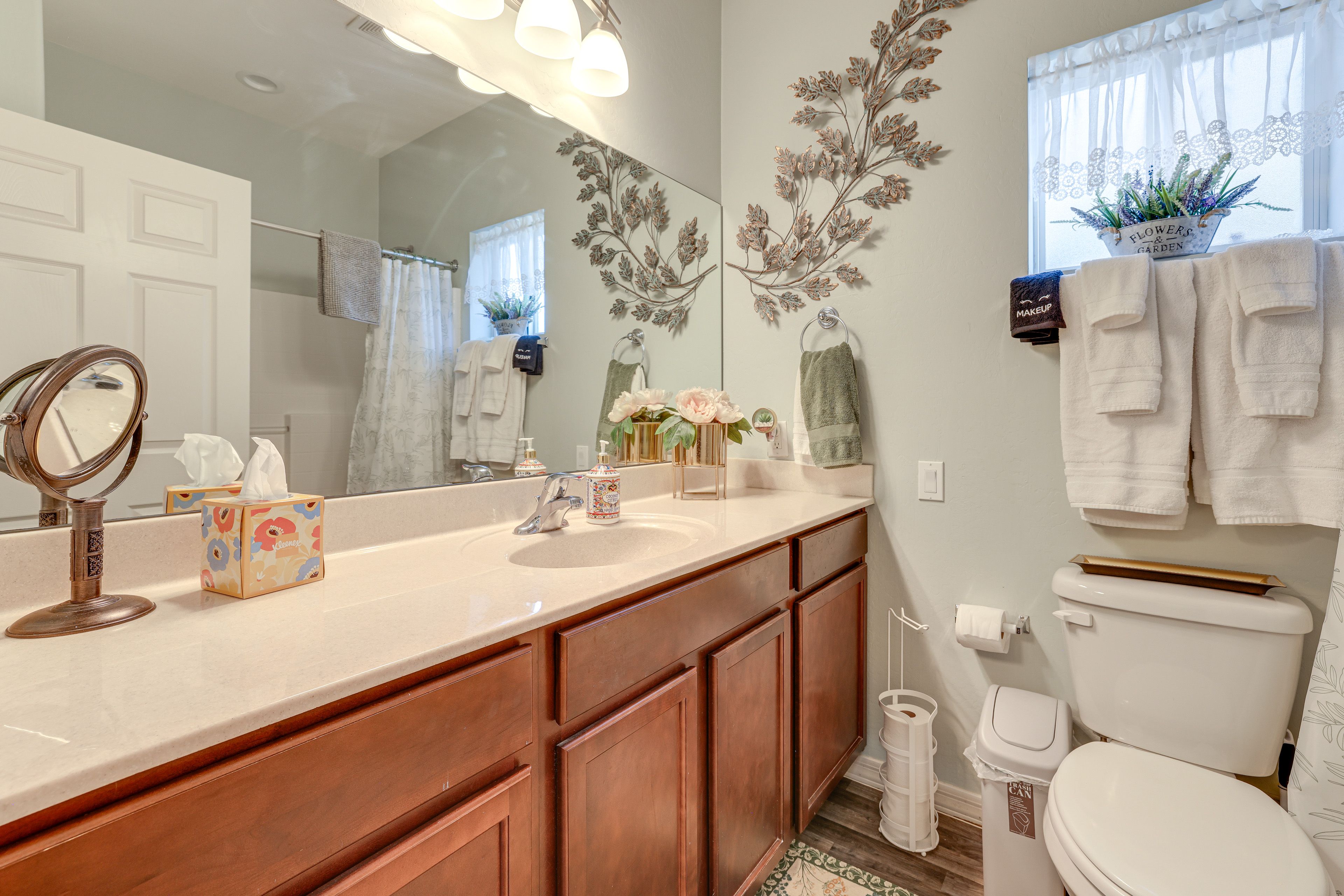 Full Bathroom | Complimentary Toiletries