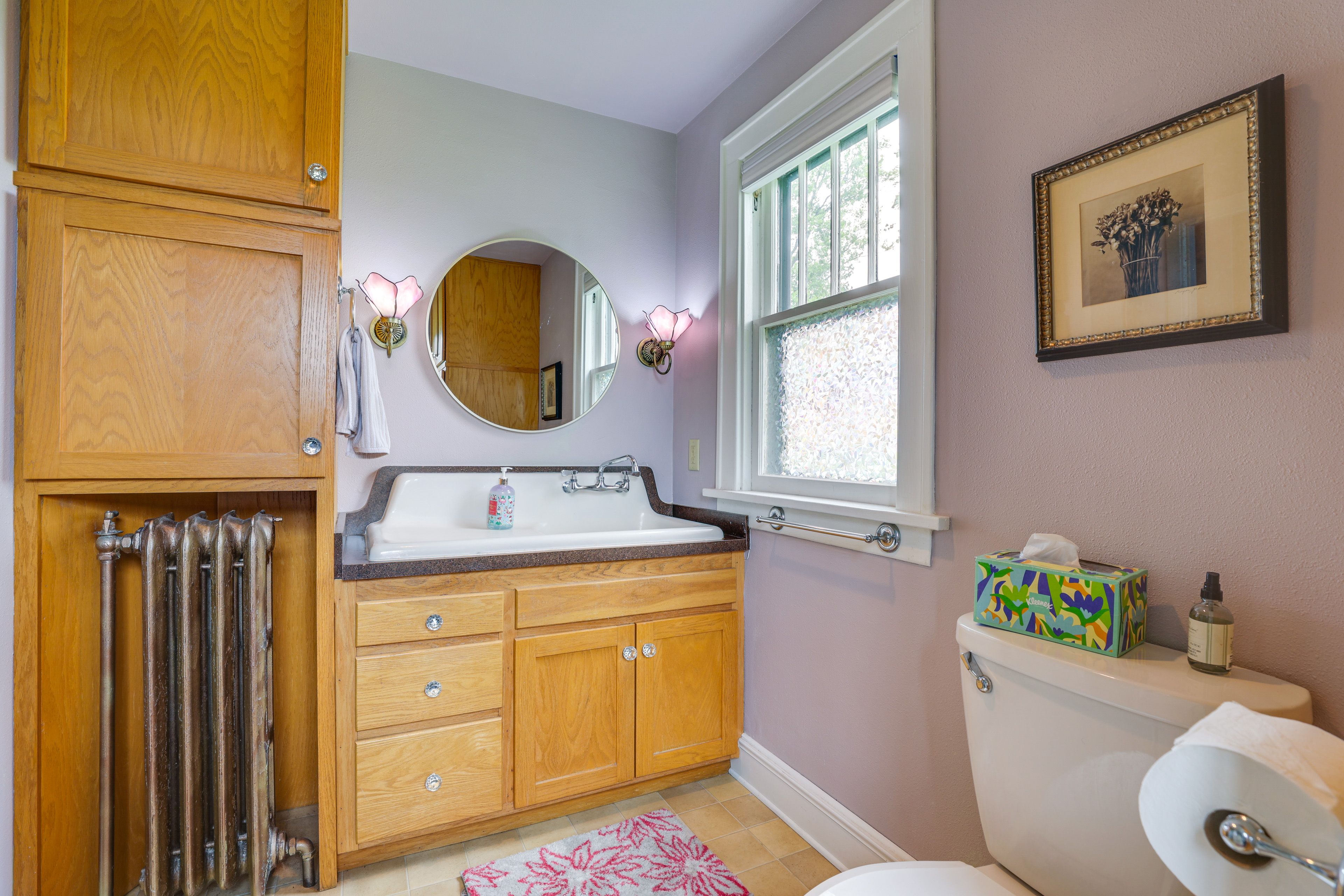 Full Bathroom | Towels Provided | 2nd Floor