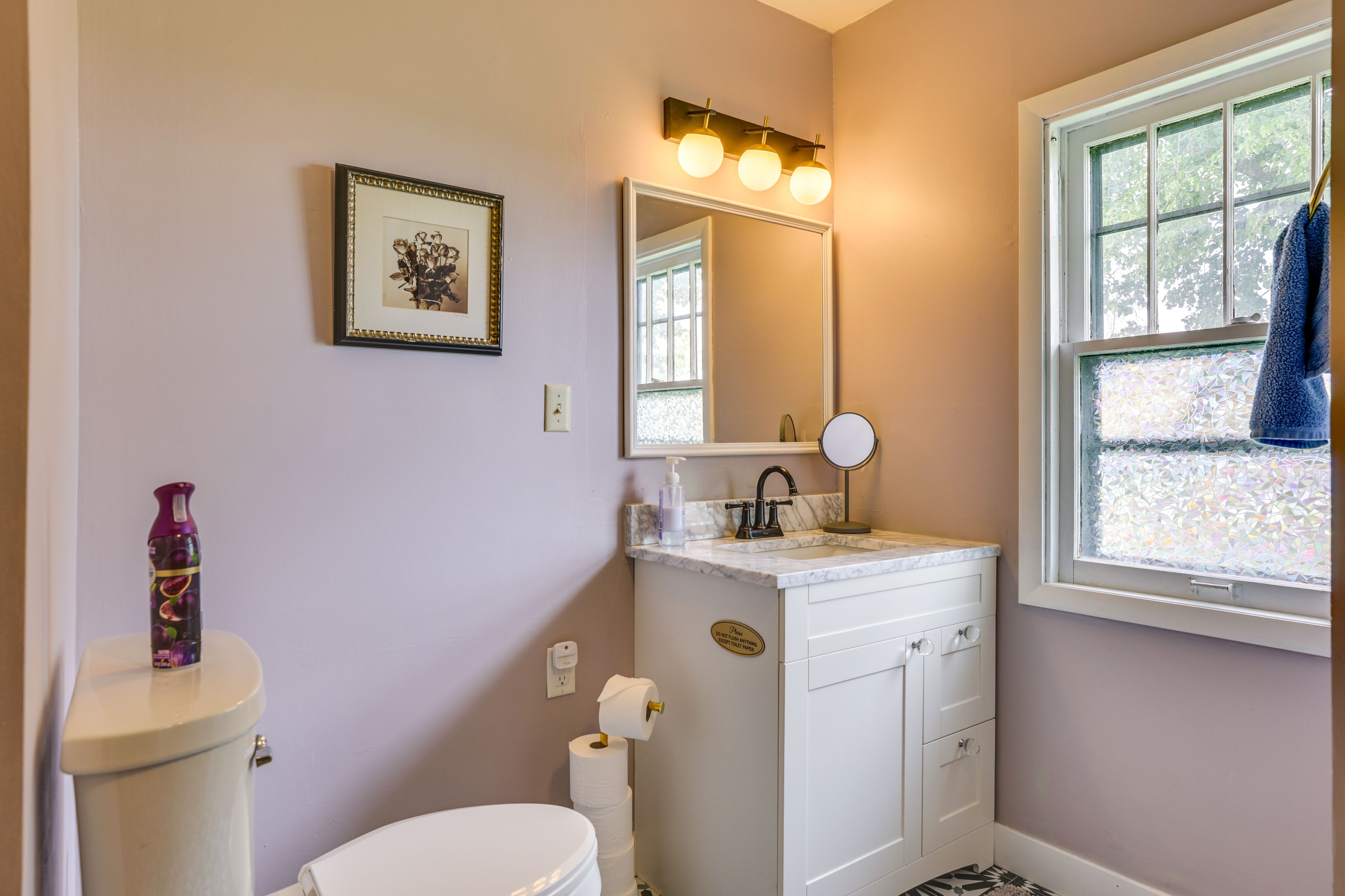 Full Bathroom | 2nd Floor