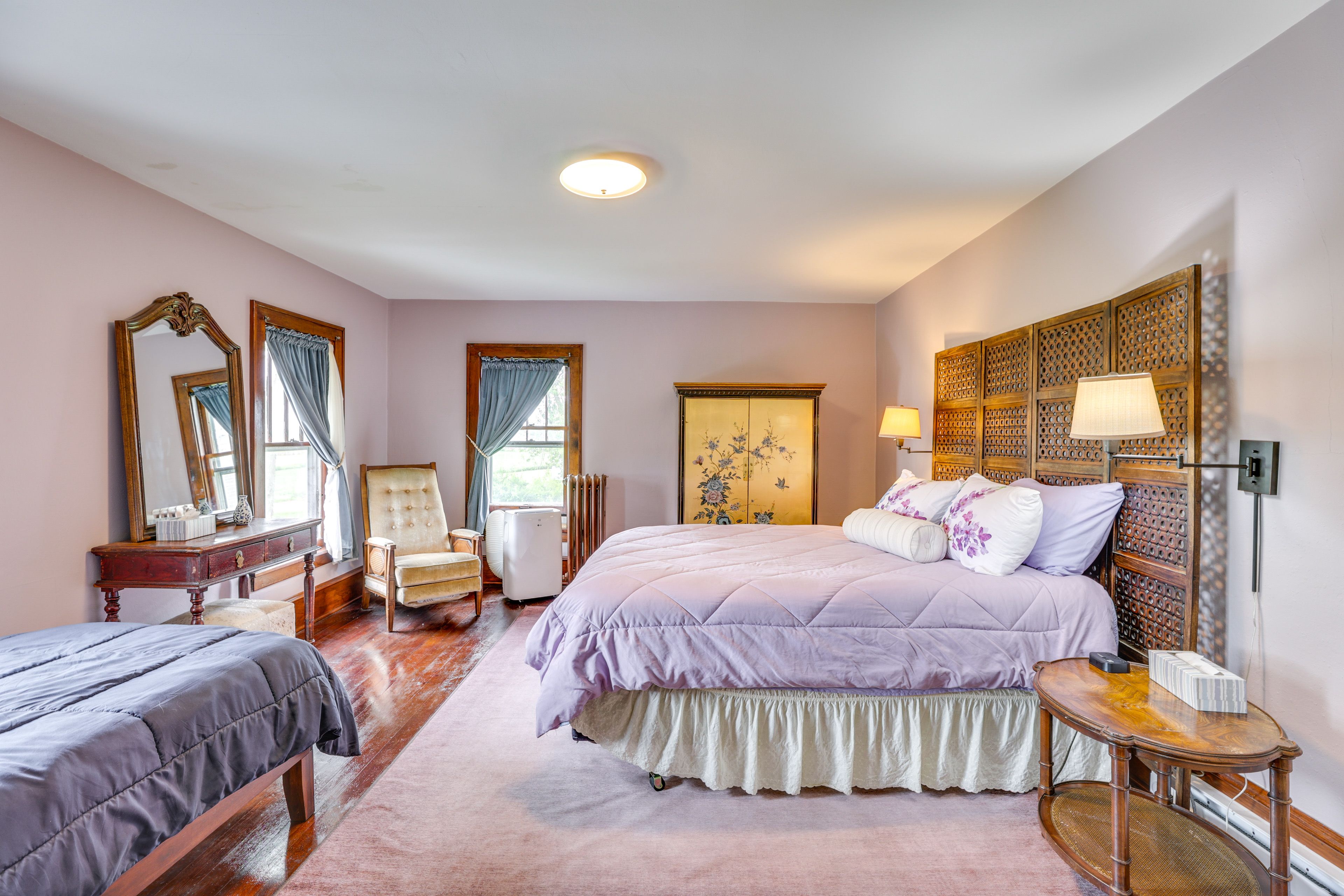 Bedroom 2 | Queen Bed | Twin Bed | 2nd Floor