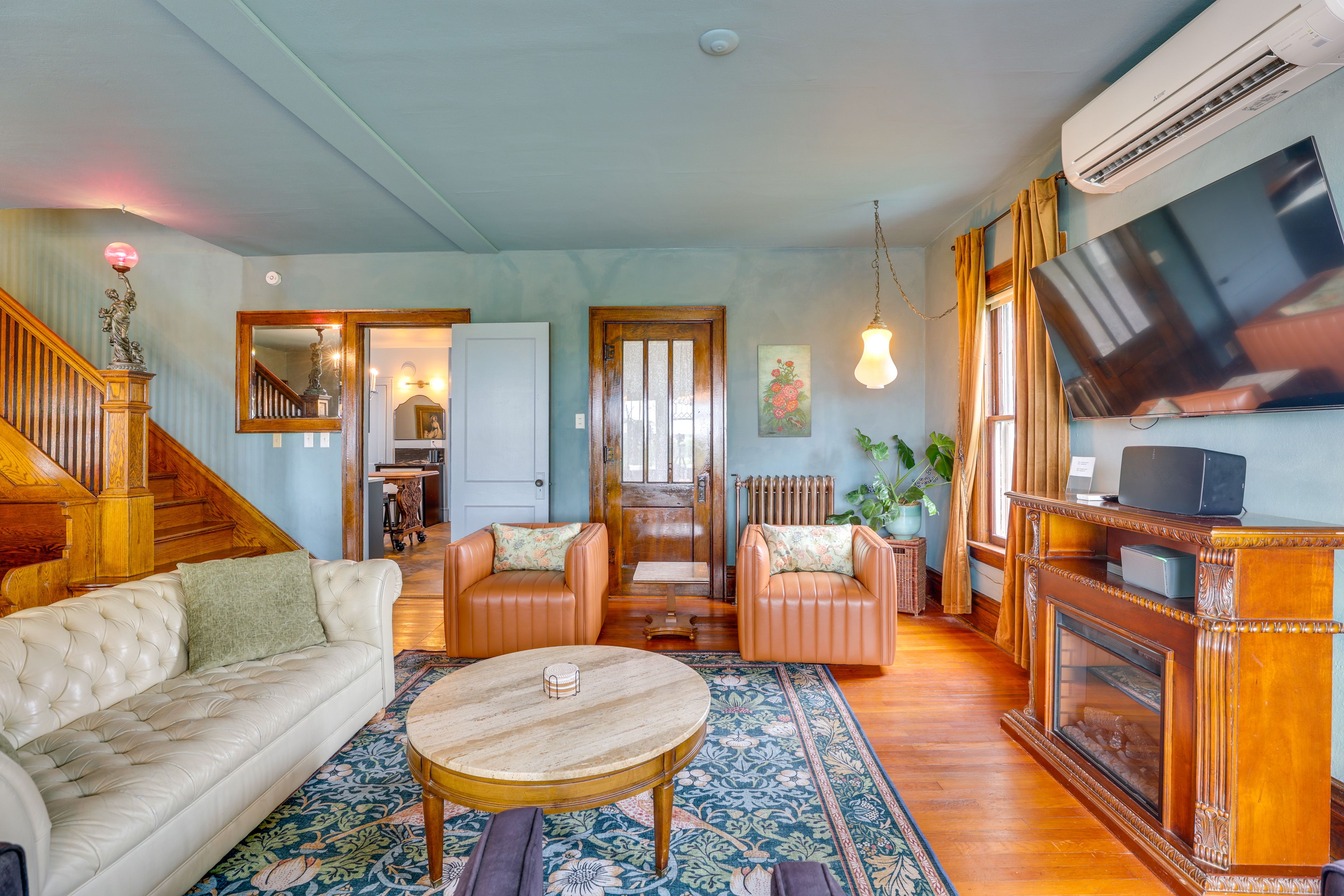 Living Room | Free WiFi | Smart TV | Fireplace | 1st Floor