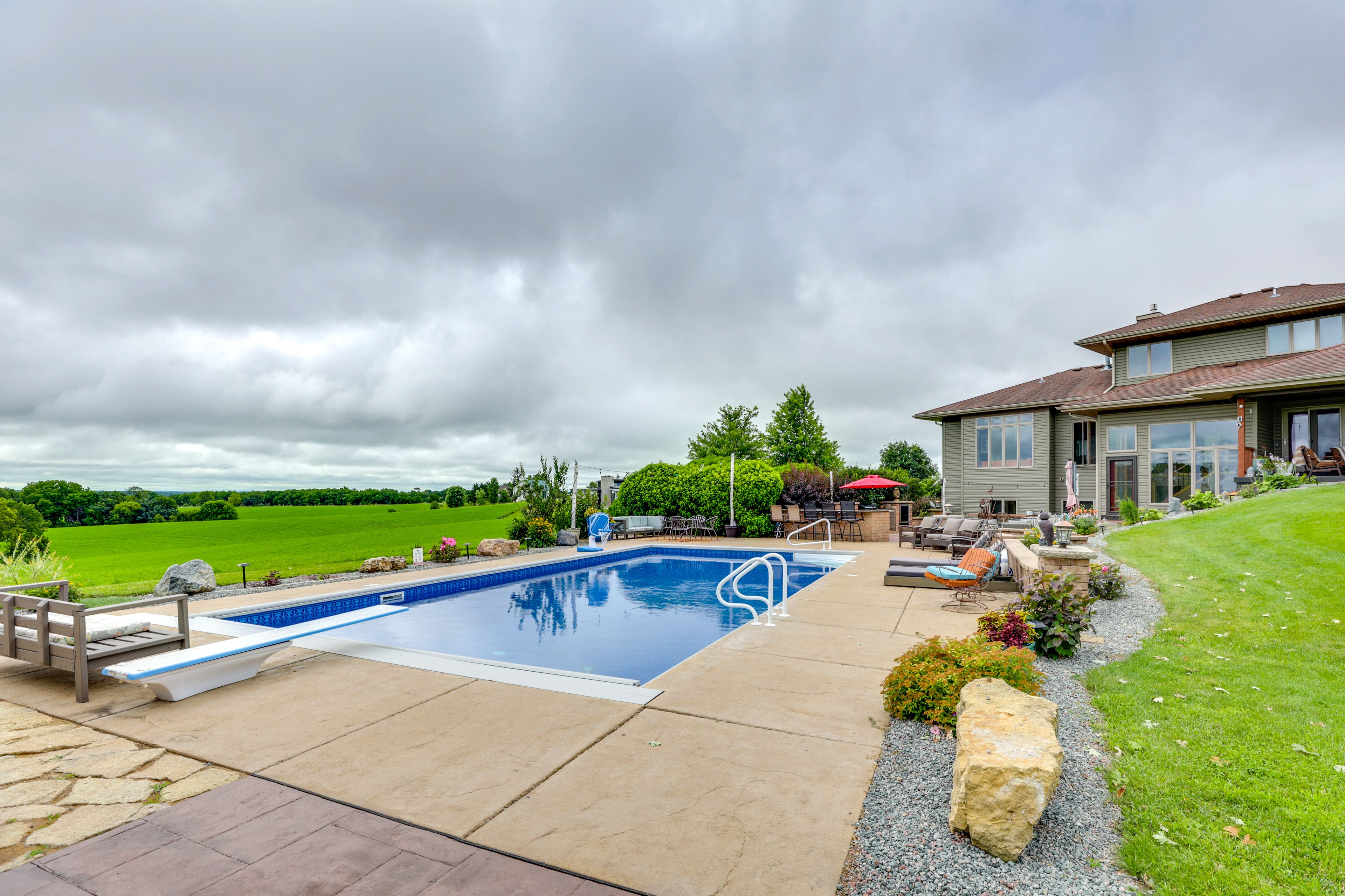 Private Pool | Gas Grill | Fire Tables | Single-Story Apartment