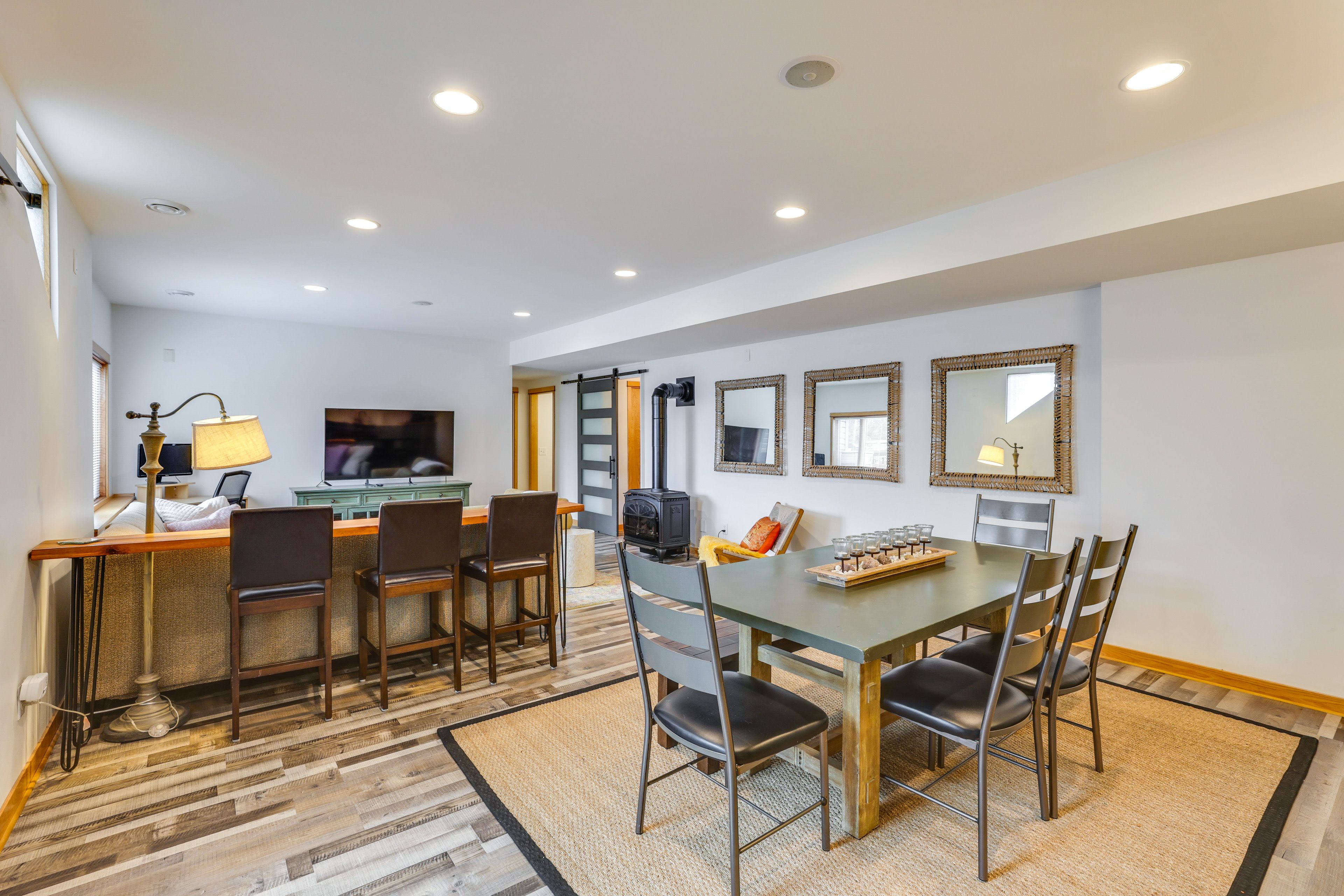 Dining Area | Dishware & Flatware | Central A/C & Heat