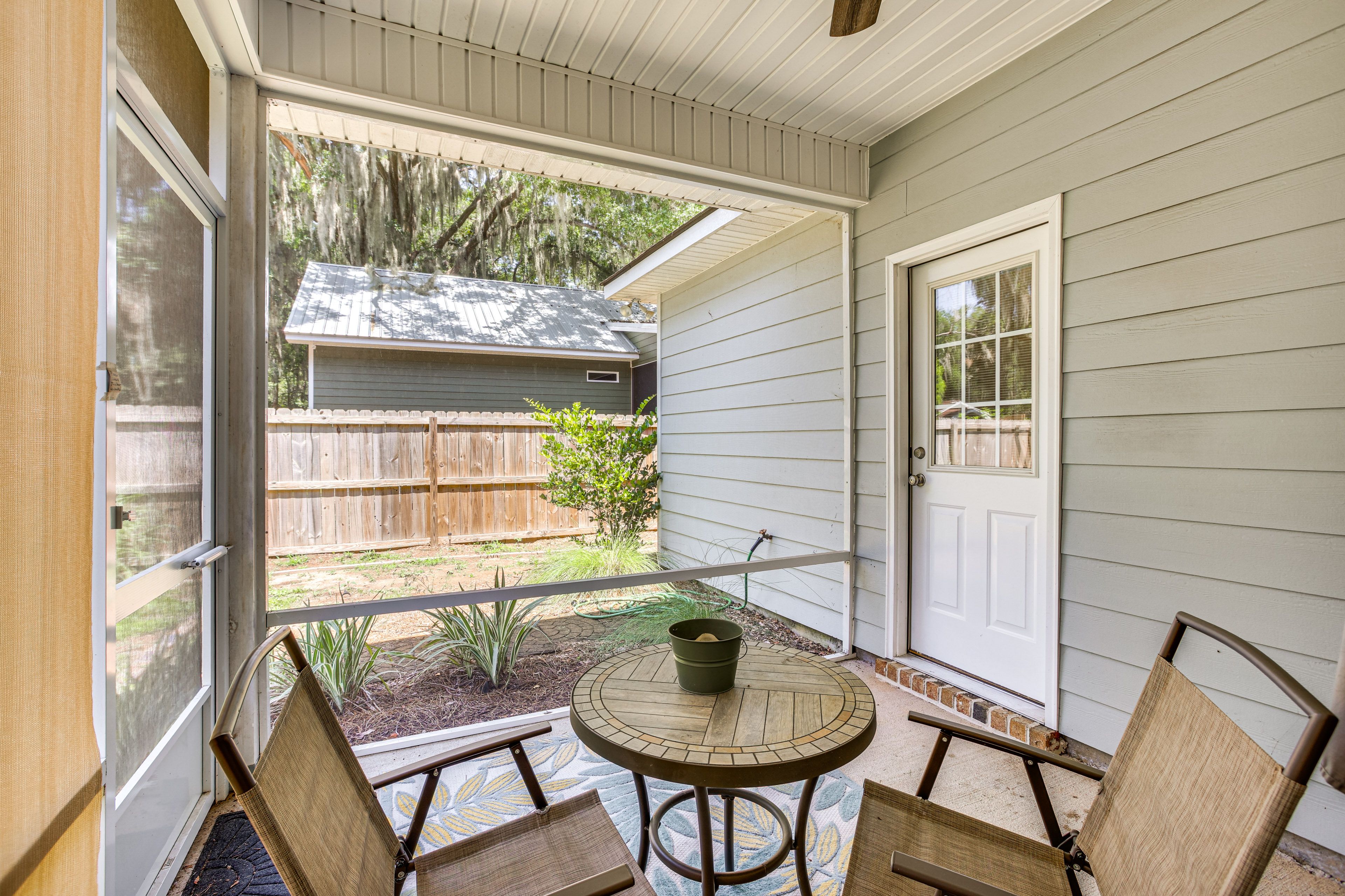 Screened-In Porch | Sun Shades | Outdoor Seating