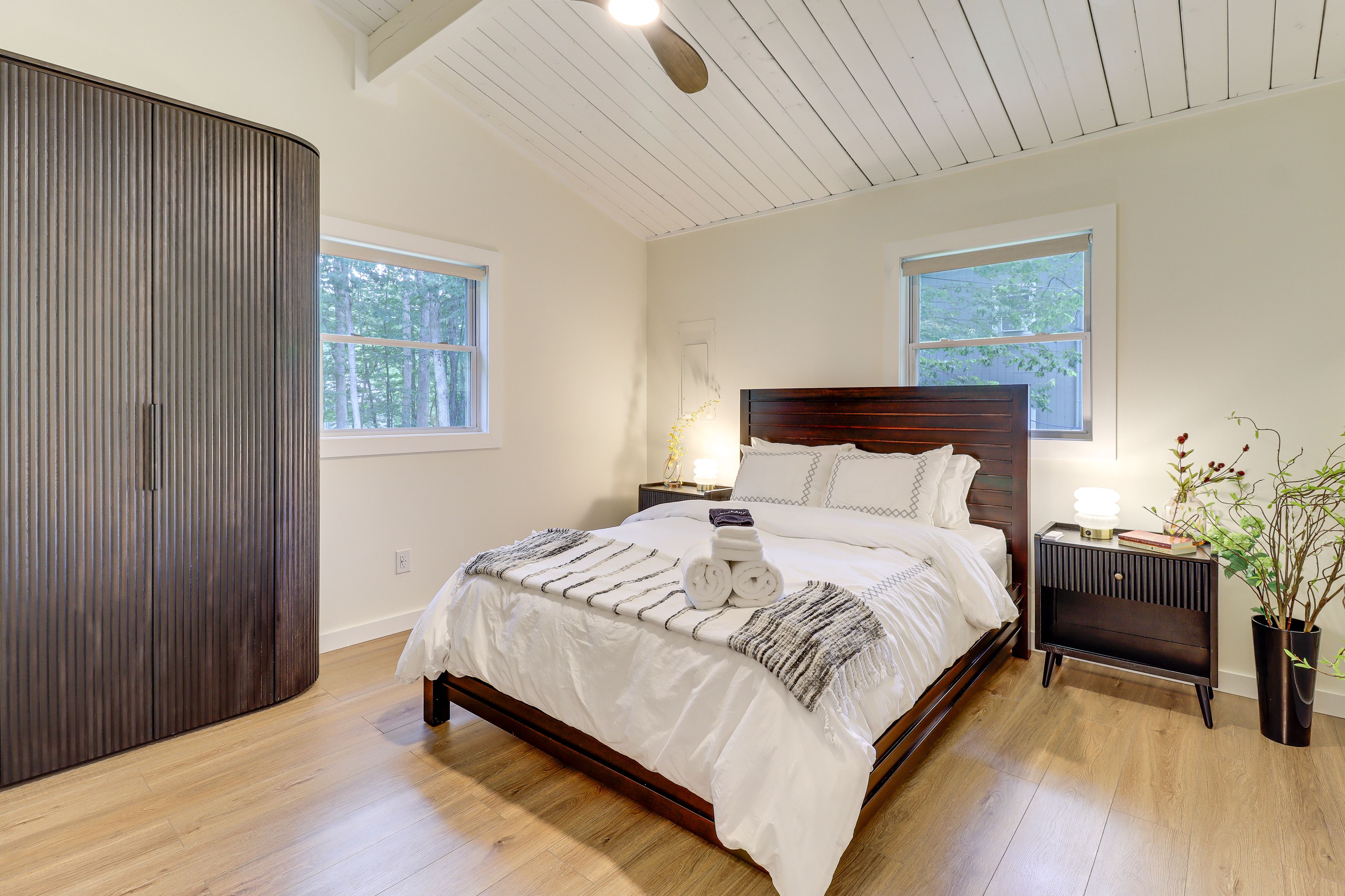 Bedroom 2 | Queen Bed