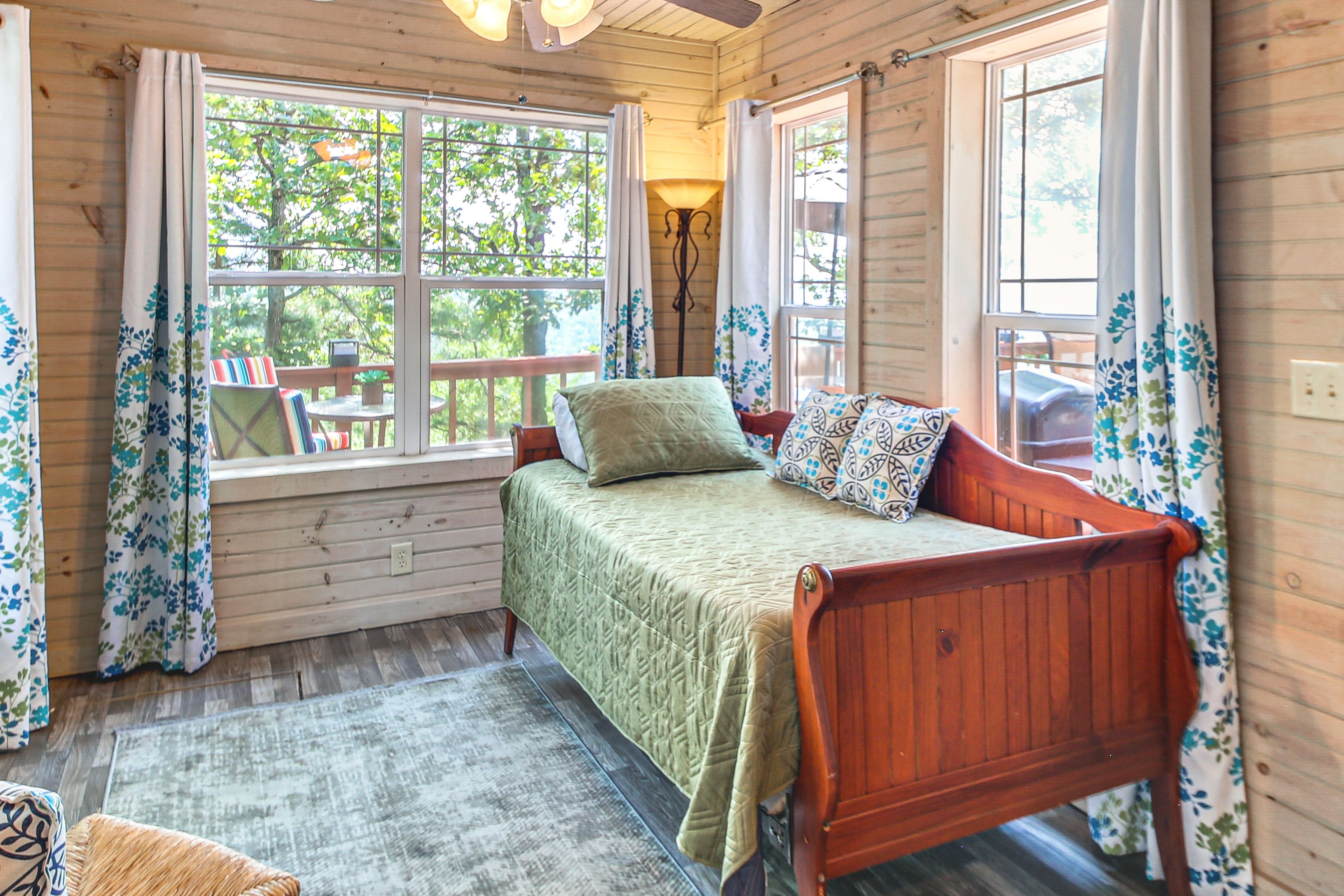 Bonus Room | Twin Daybed | Flat-Screen TV | 1st Floor
