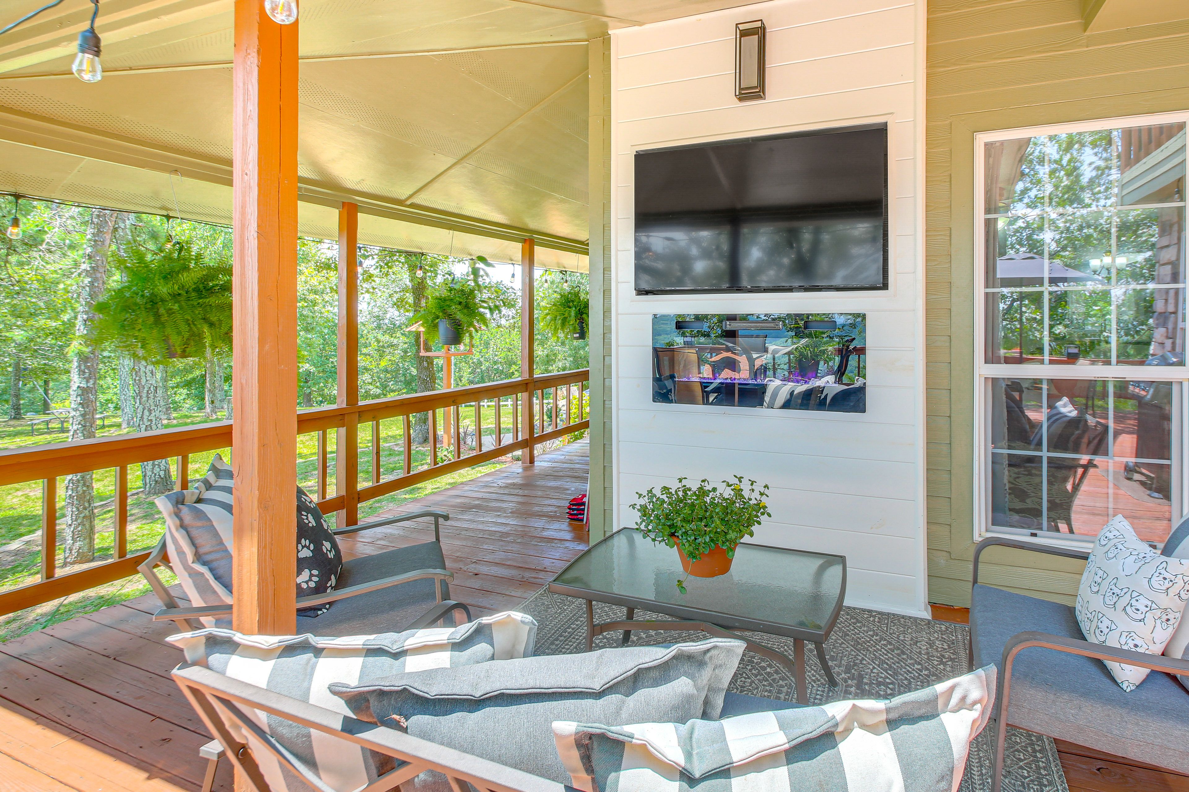 Lower Deck | Flat-Screen TV | Electric Fireplace | Gas Grill | Gas Fire Pit