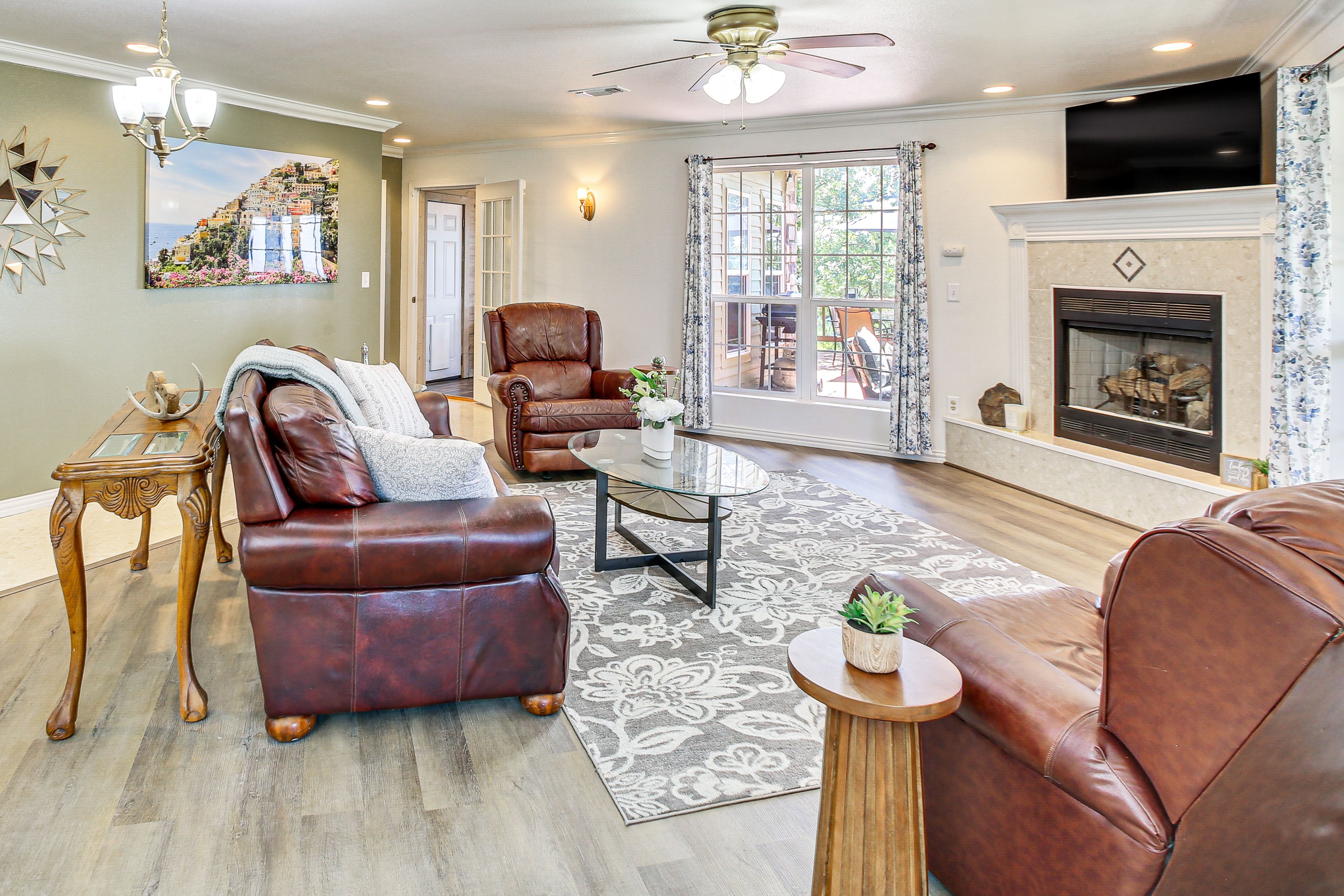 Living Room | Flat-Screen TV | 1st Floor