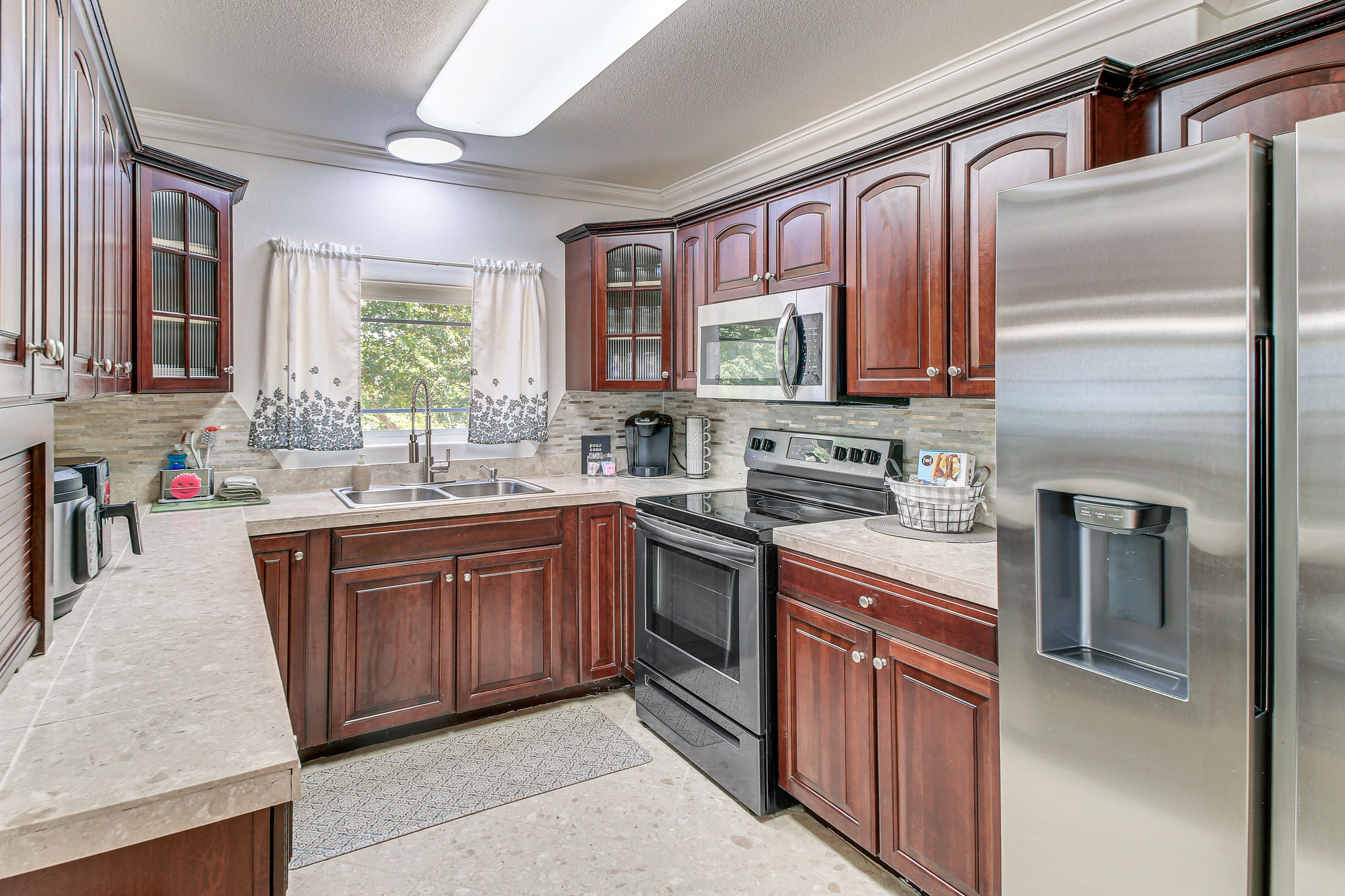 Kitchen | Dishwasher | Air Fryer | 1st Floor