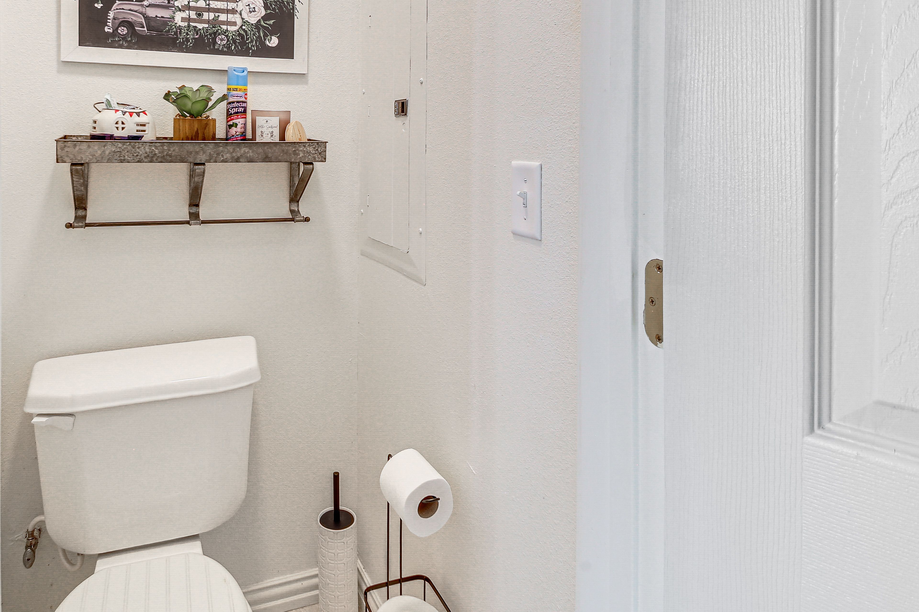 Half Bathroom | 1st Floor