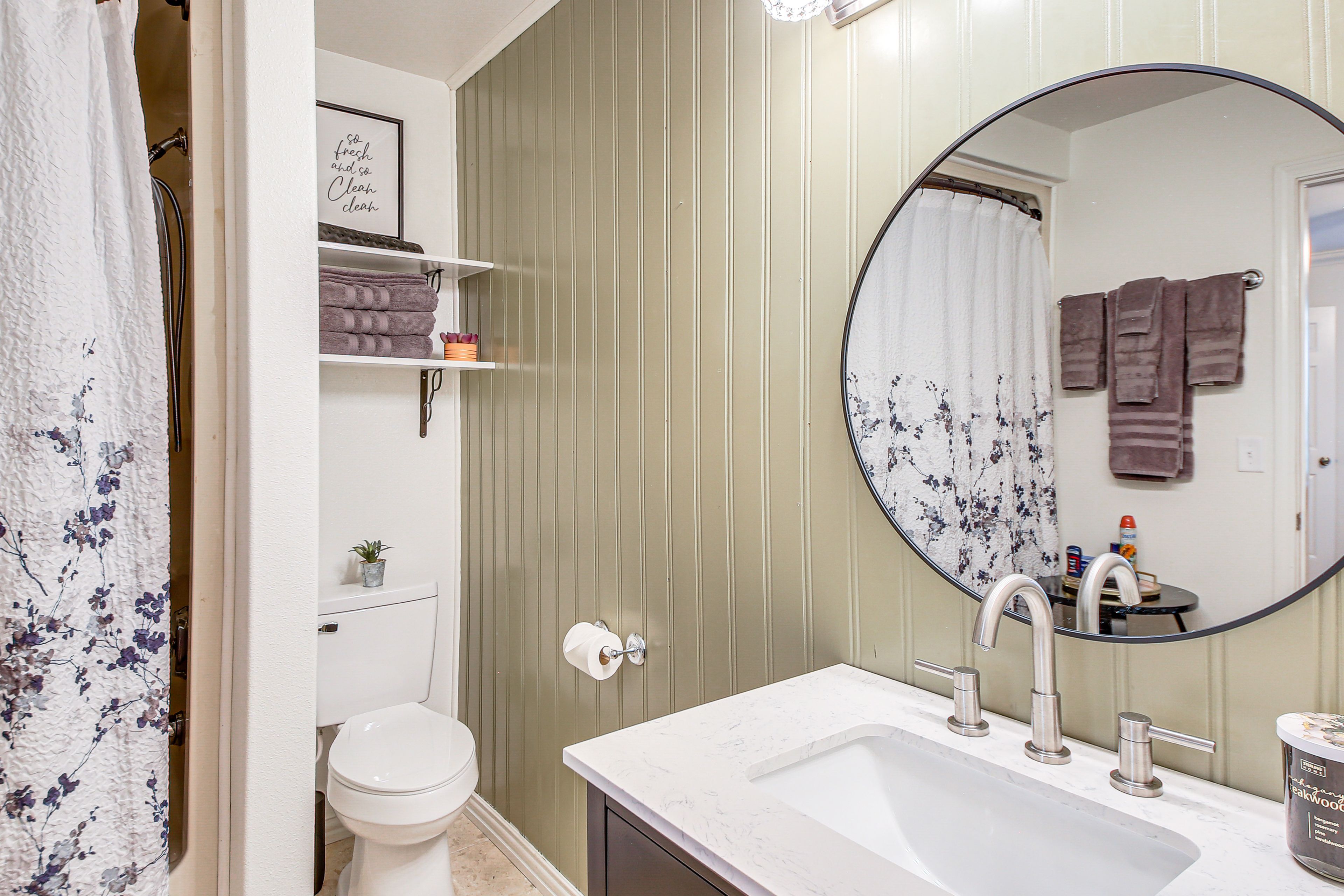 En-Suite Bathroom | Bathtub/Shower | 1st Floor