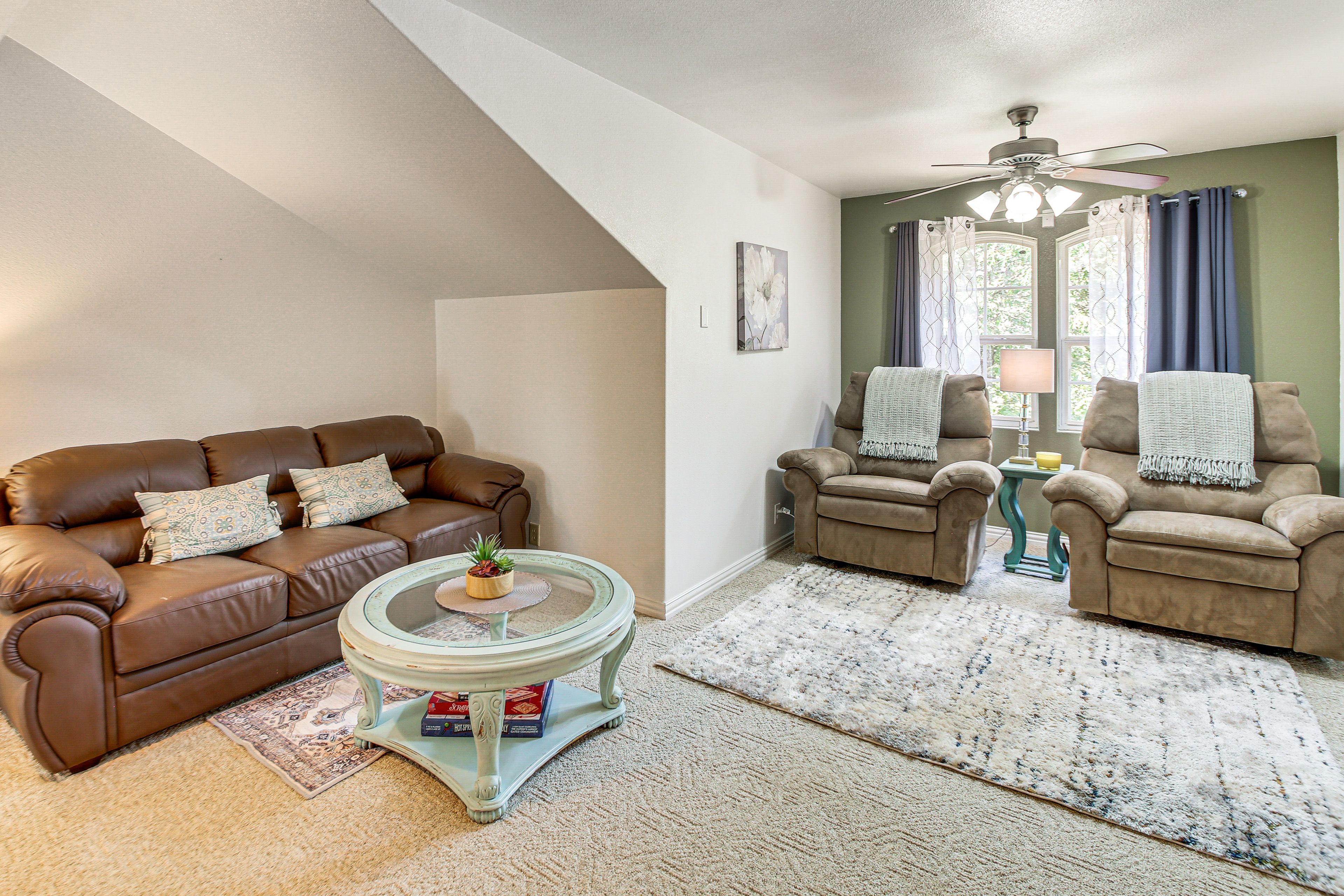 Family Room | Flat-Screen TV | Board Games | Free WiFi