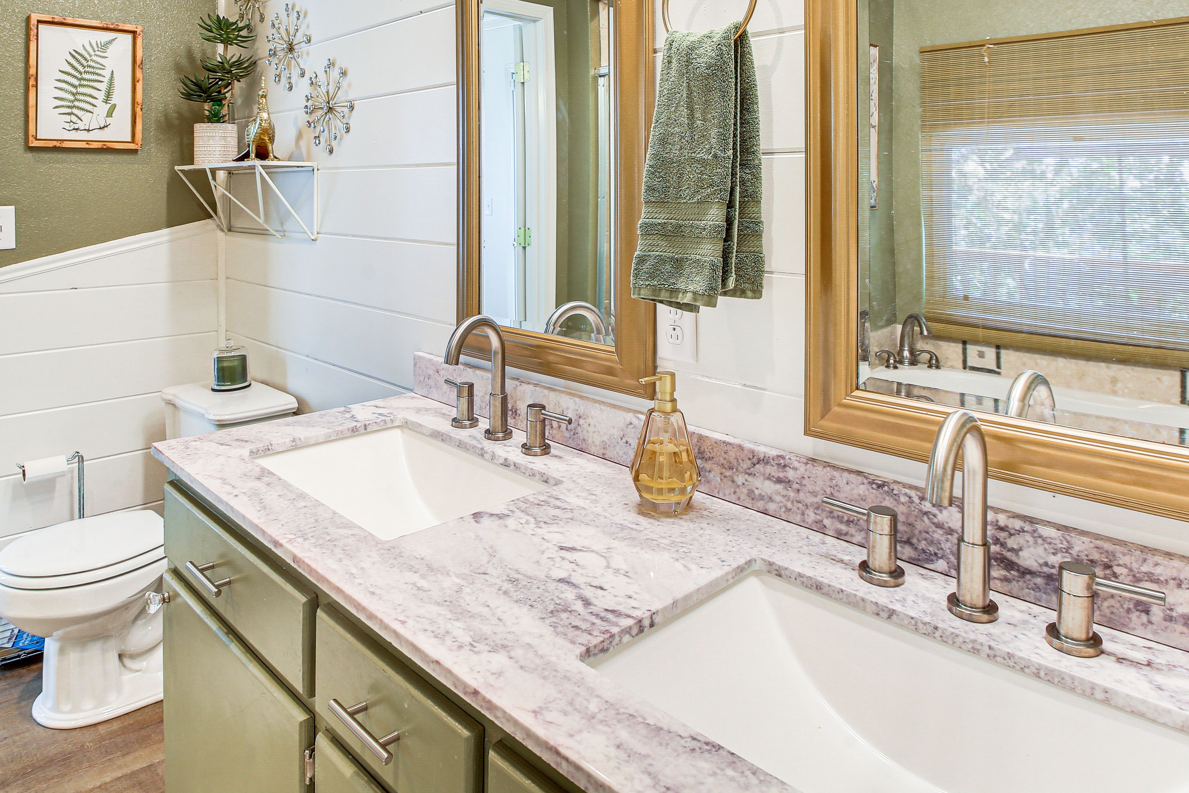 Bathroom | Jetted Tub | Shower | 2nd Floor
