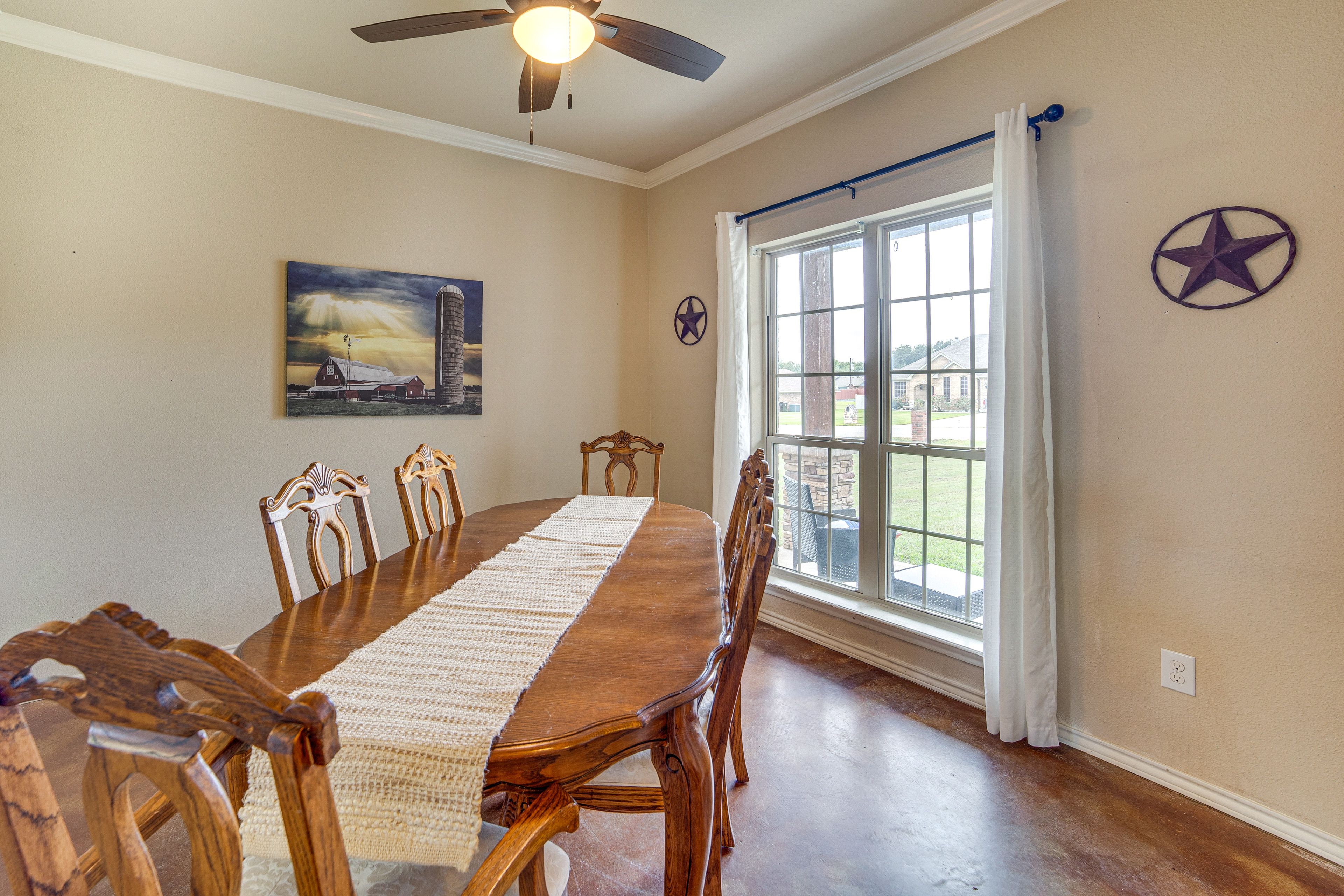 Dining Area | Dishware & Flatware