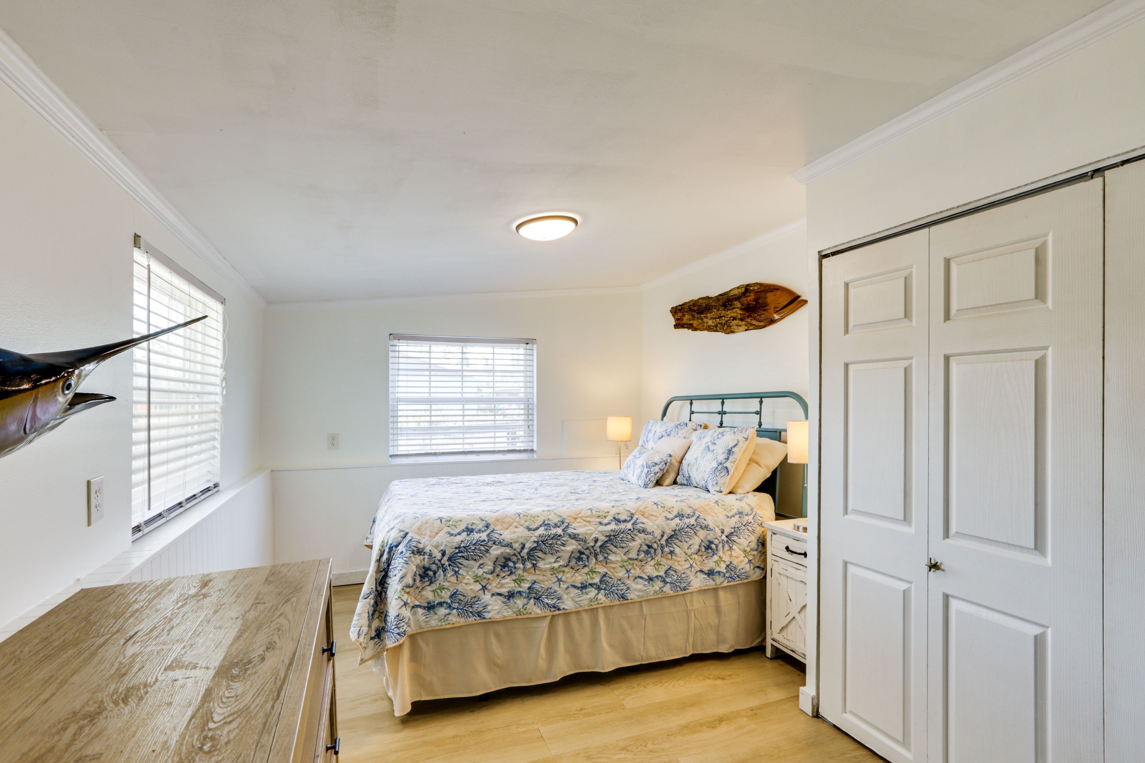Bedroom | Queen Bed | Linens Provided