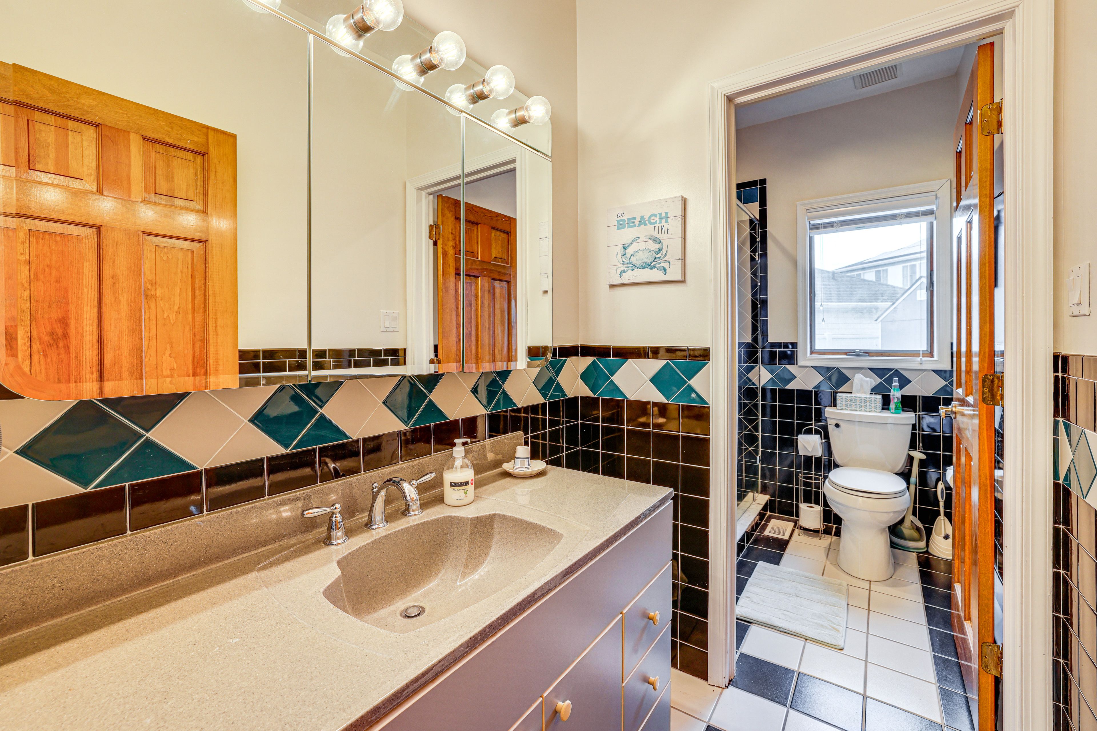 Full Bathroom | 1st Floor
