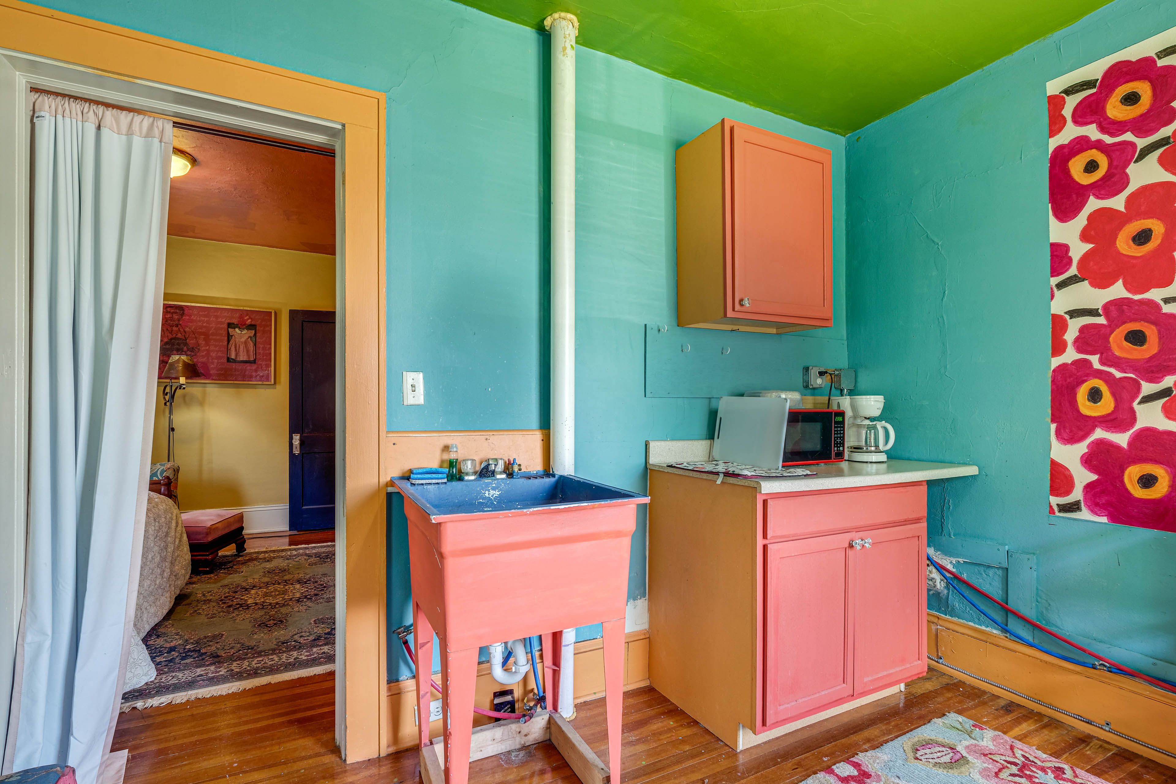 Kitchenette | Free WiFi | Single-Story Unit