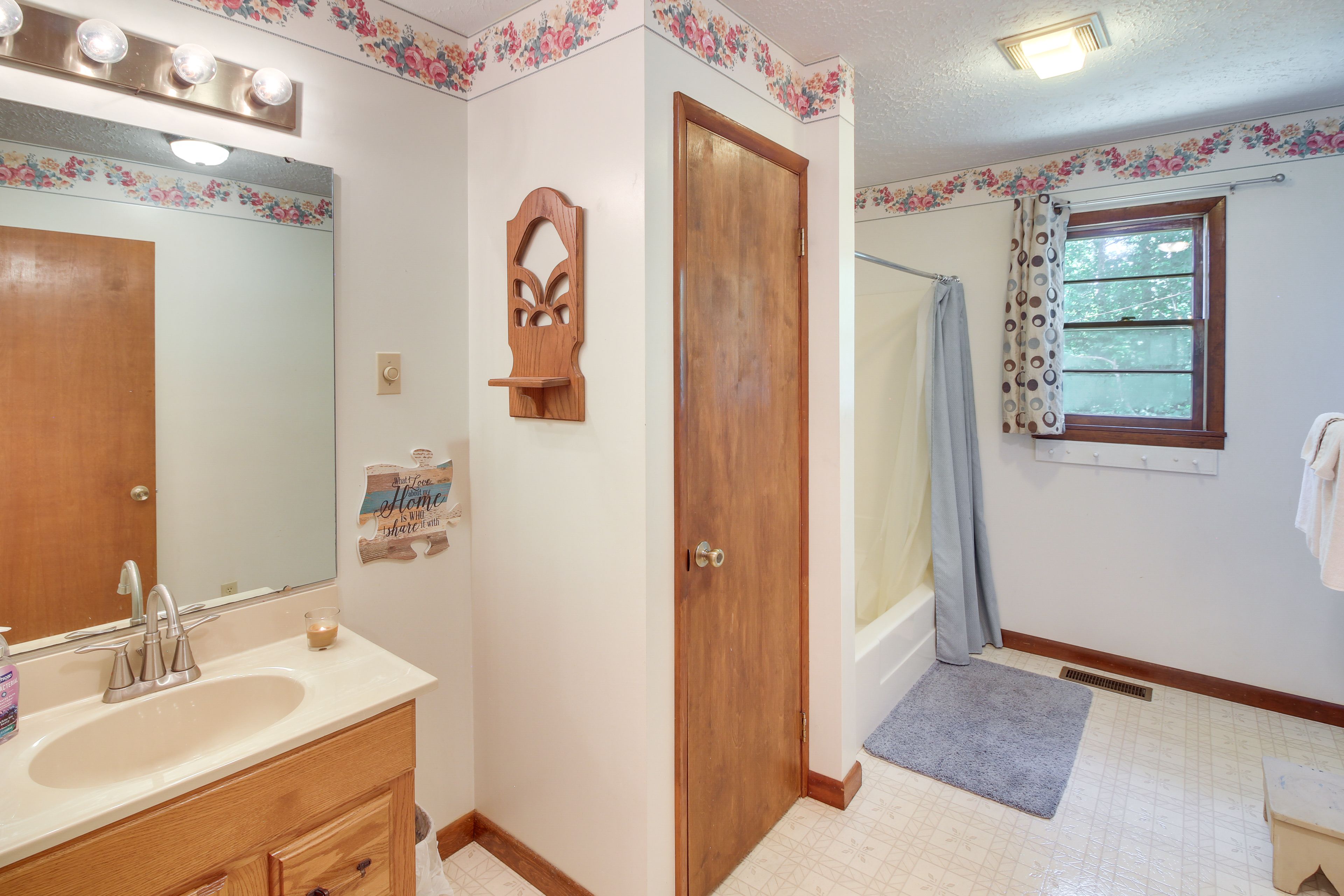 Full Bathroom | Main Level