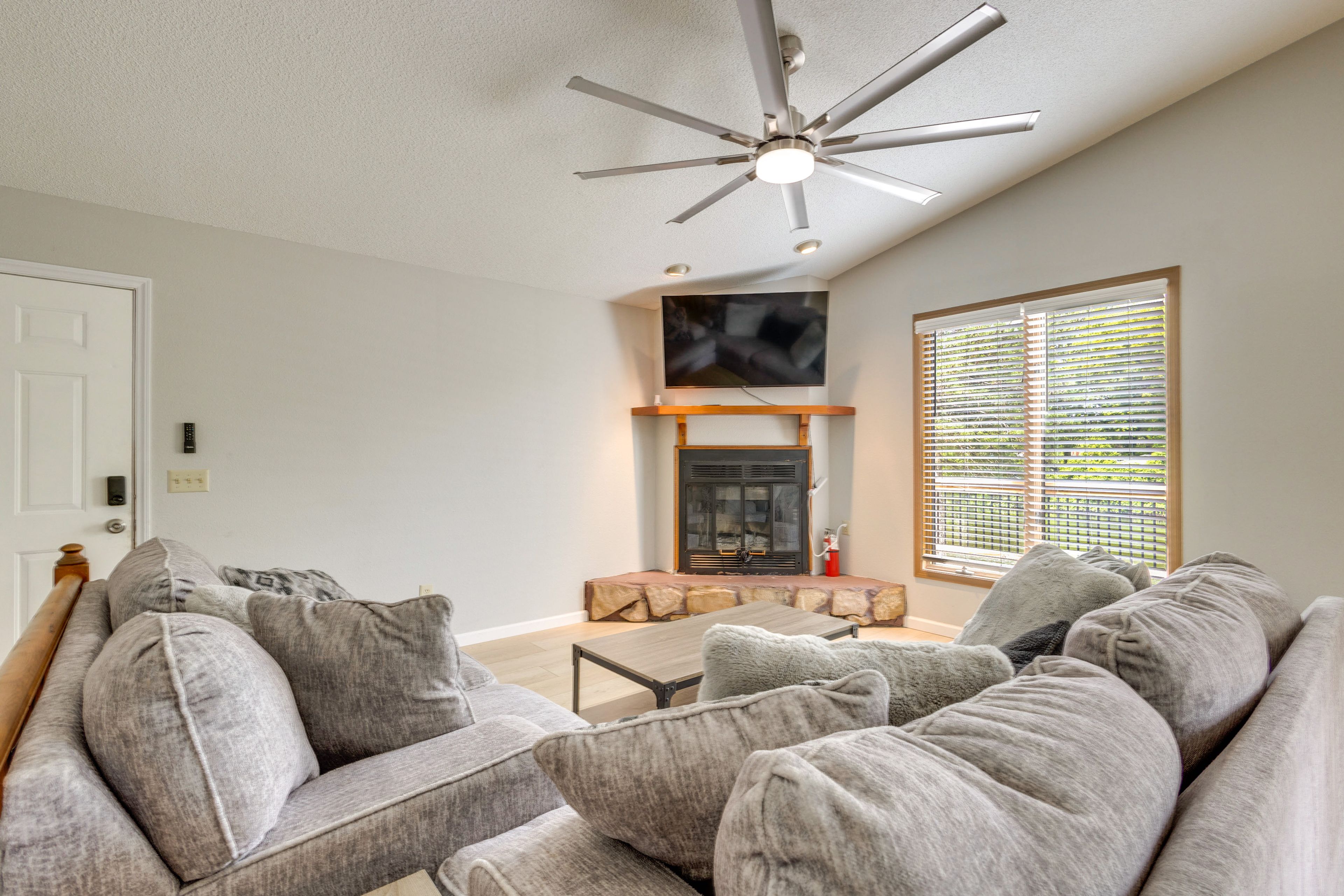 Living Room | Main Level | Full Sleeper Sofa | Smart TV | Free WiFi