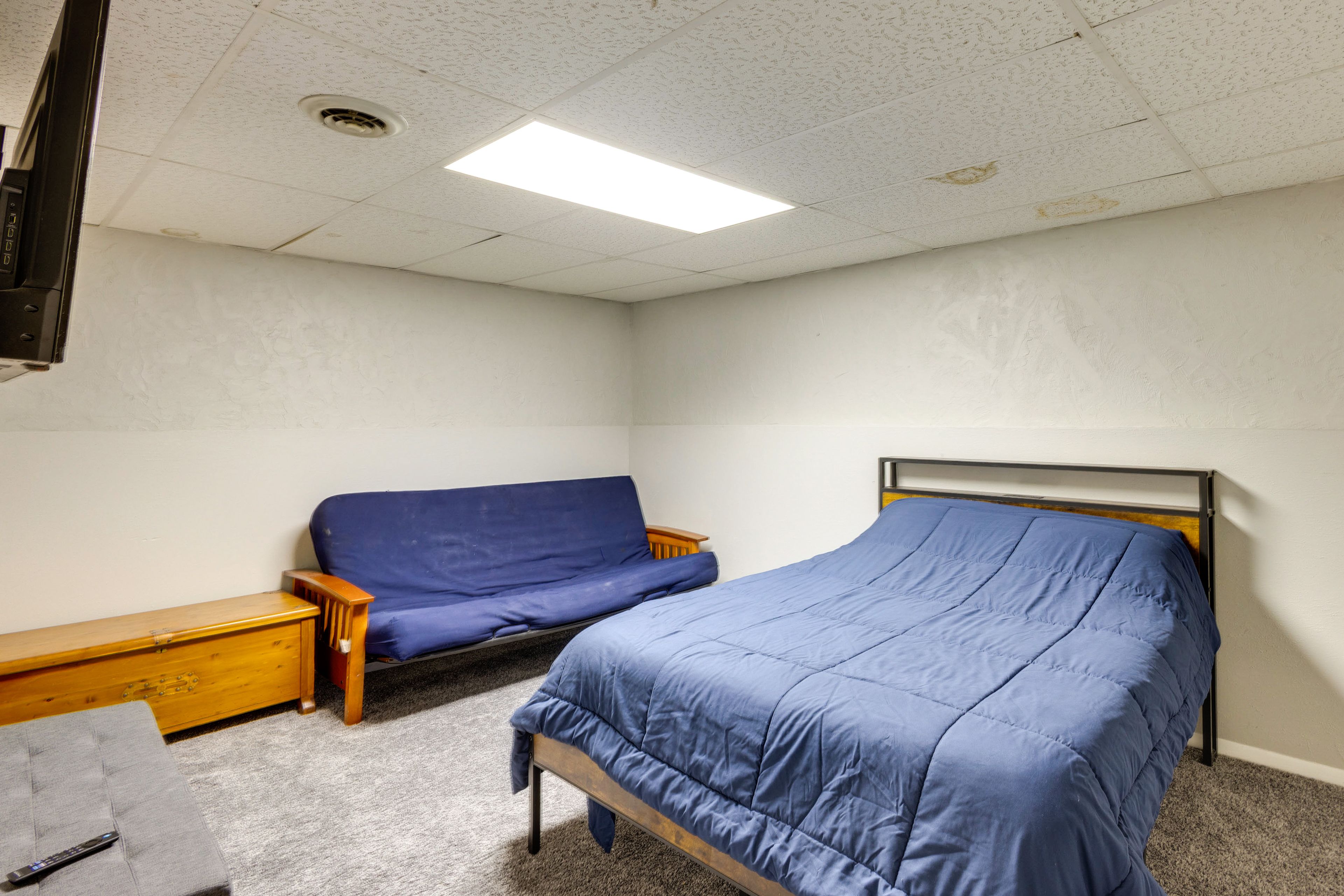 Bonus Room | Queen Bed | Full Futon | Lower Level