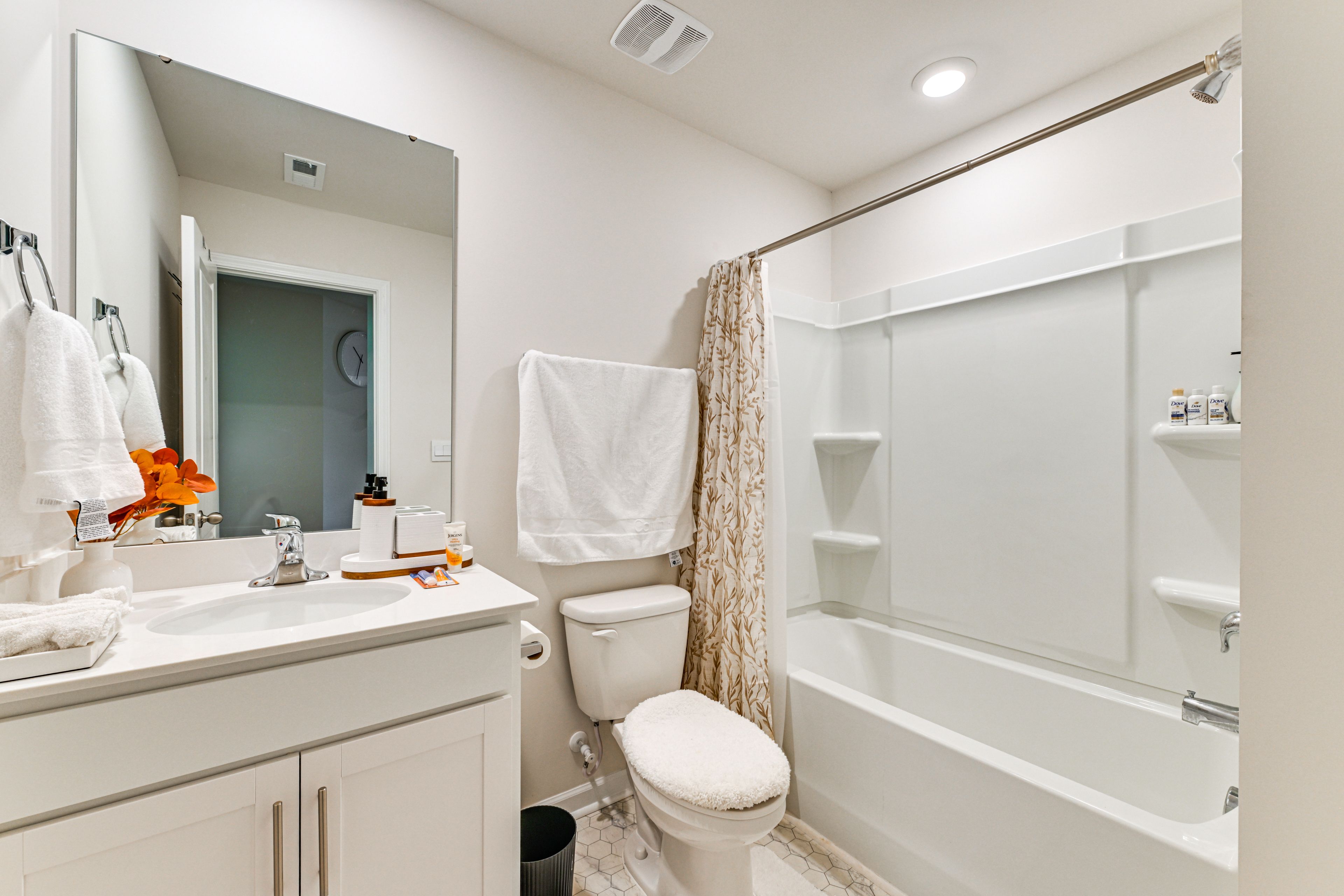 Full Bathroom | 2nd Floor