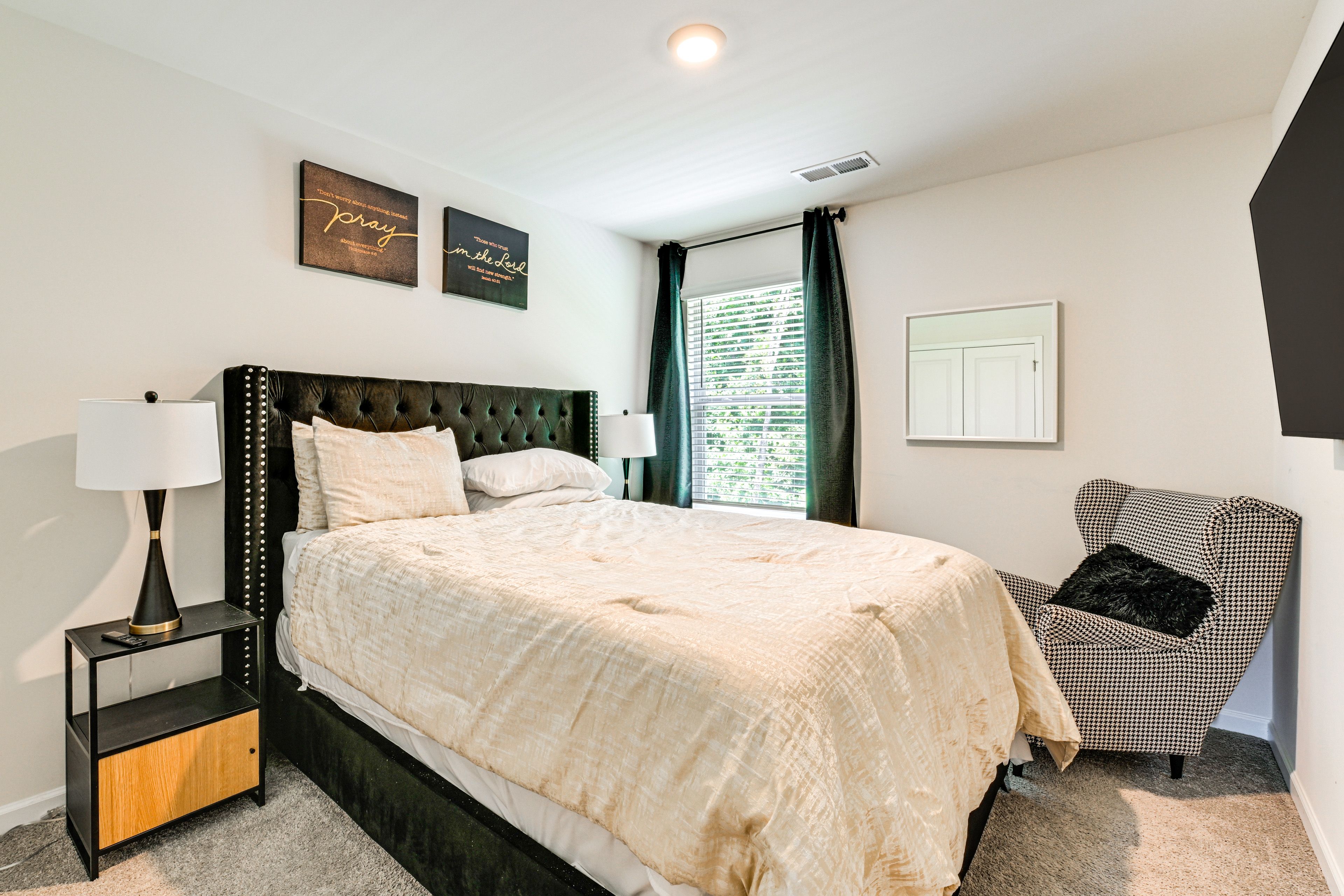 Bedroom 2 | 2nd Floor | Queen Bed
