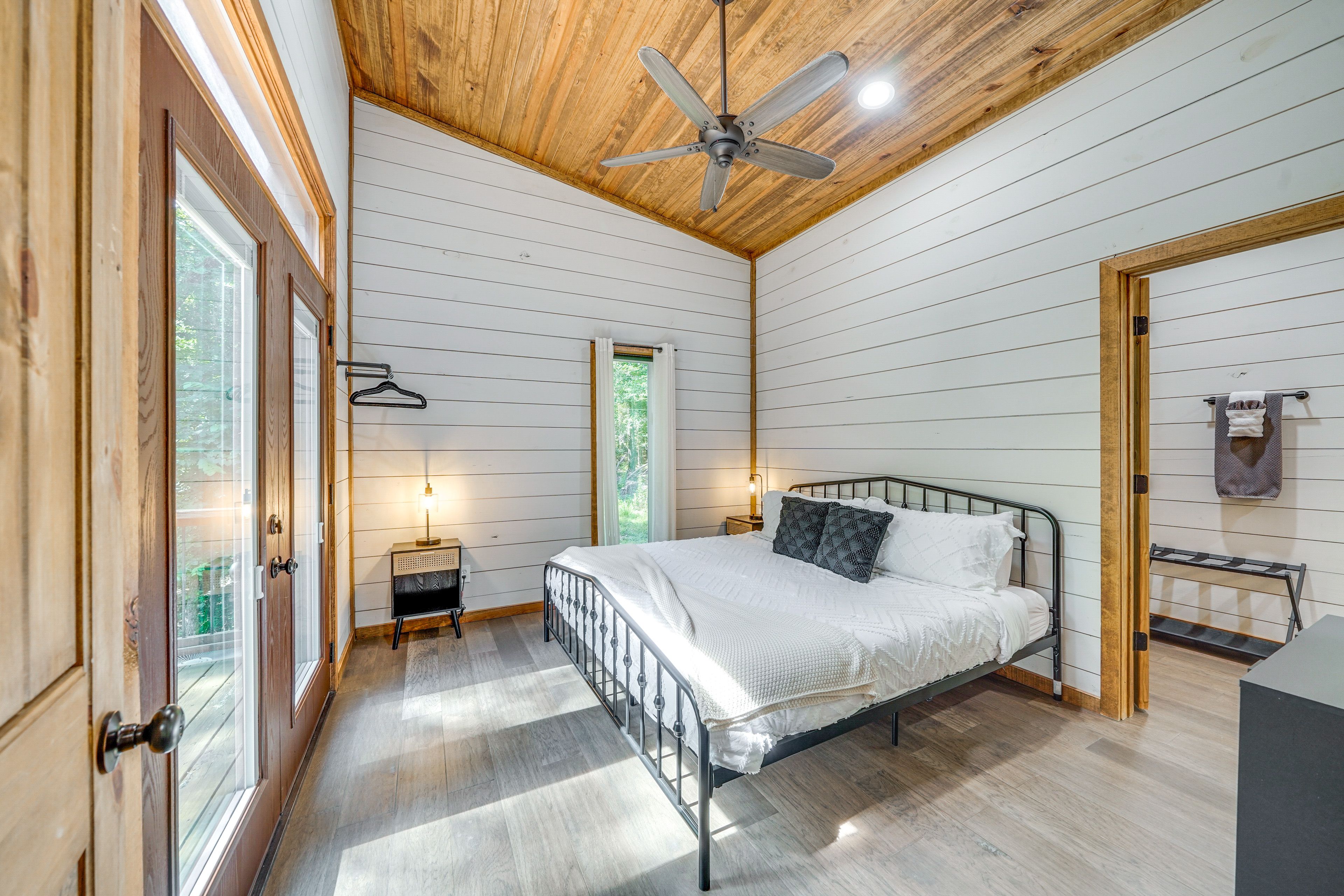 Bedroom 2 | King Bed