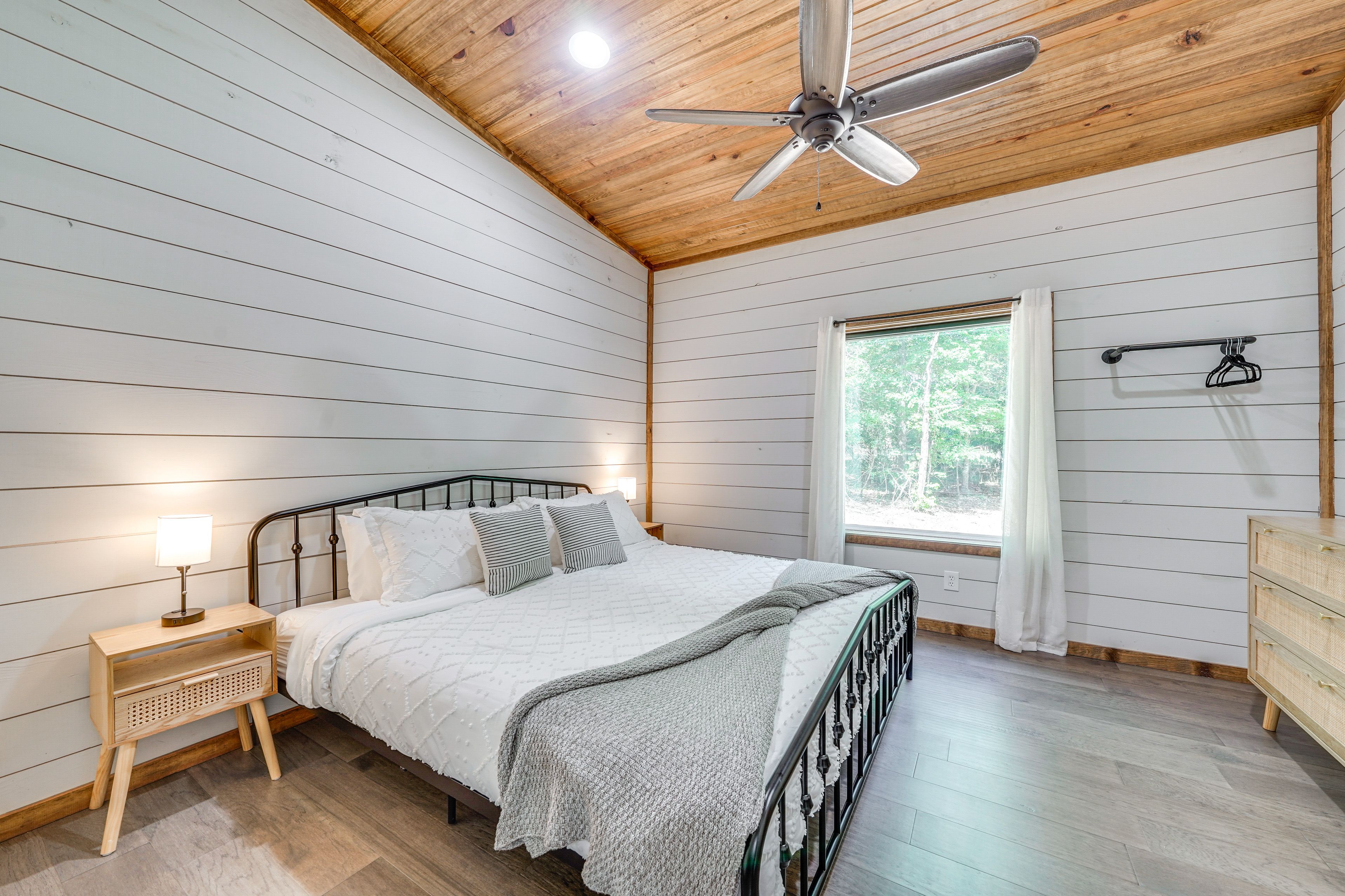 Bedroom 1 | King Bed