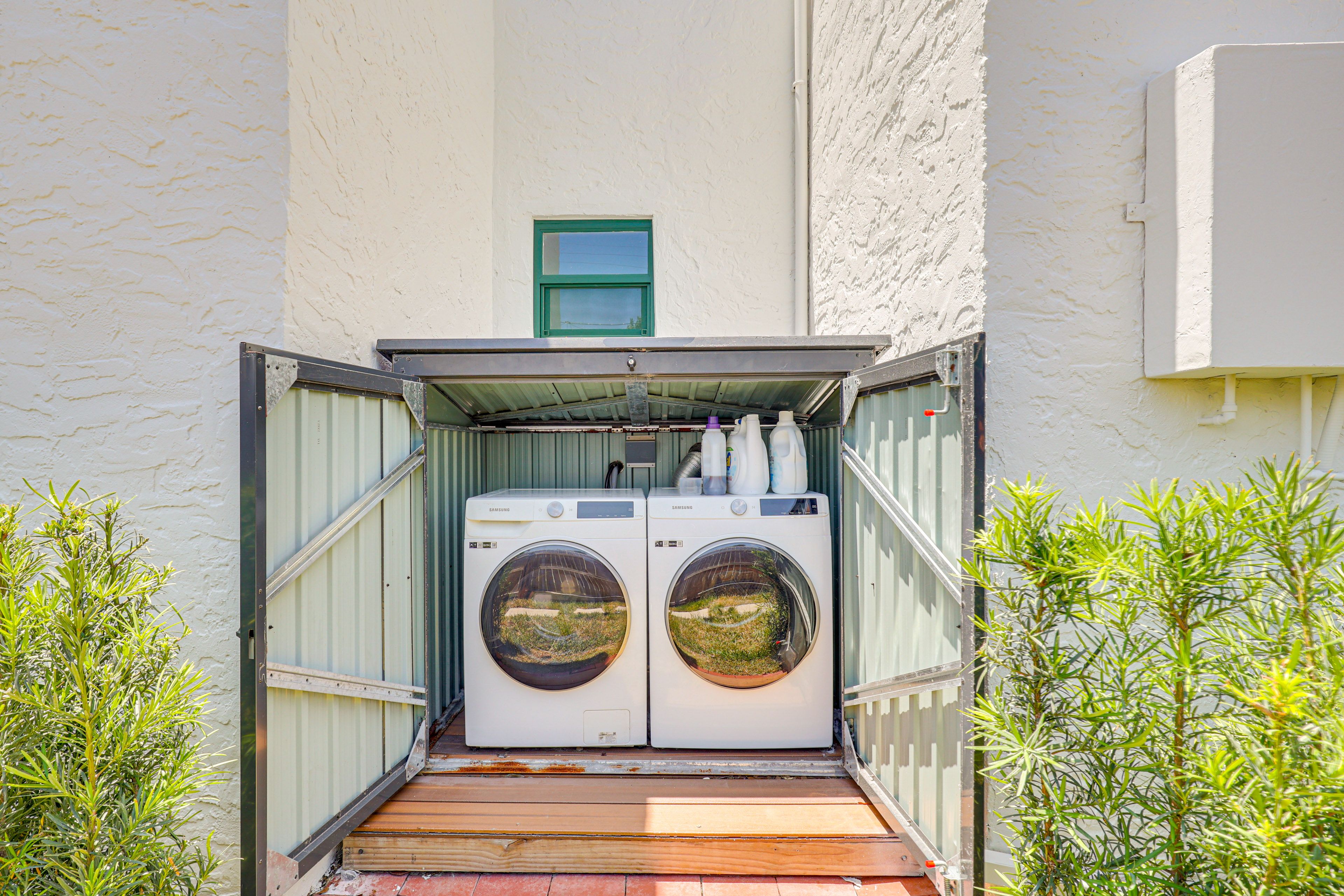 Exterior | Outdoor Laundry Area | Washer & Dryer