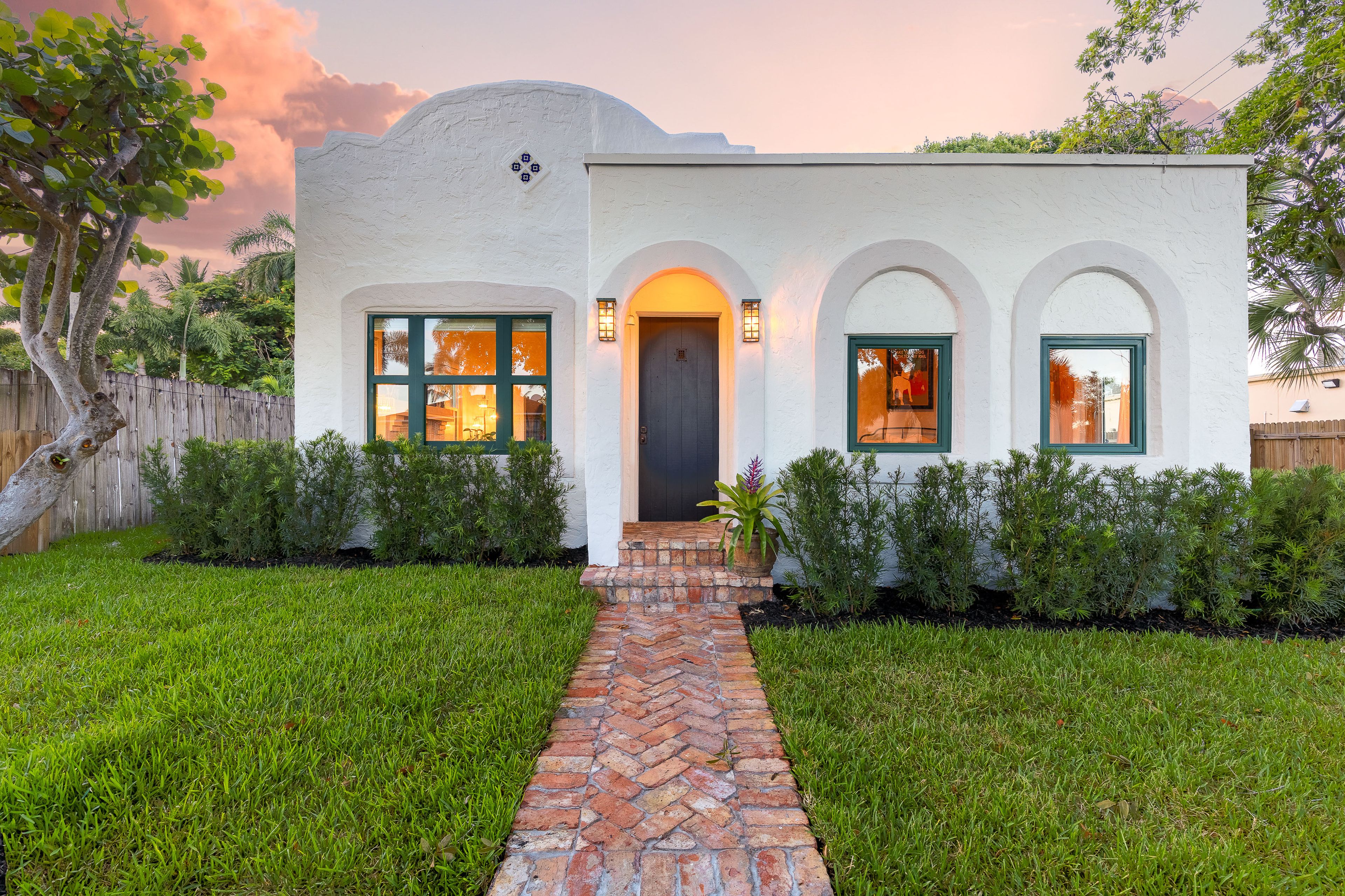 West Palm Beach Vacation Rental | 3BR | 1BA | 4 Steps to Enter | 1,052 Sq Ft