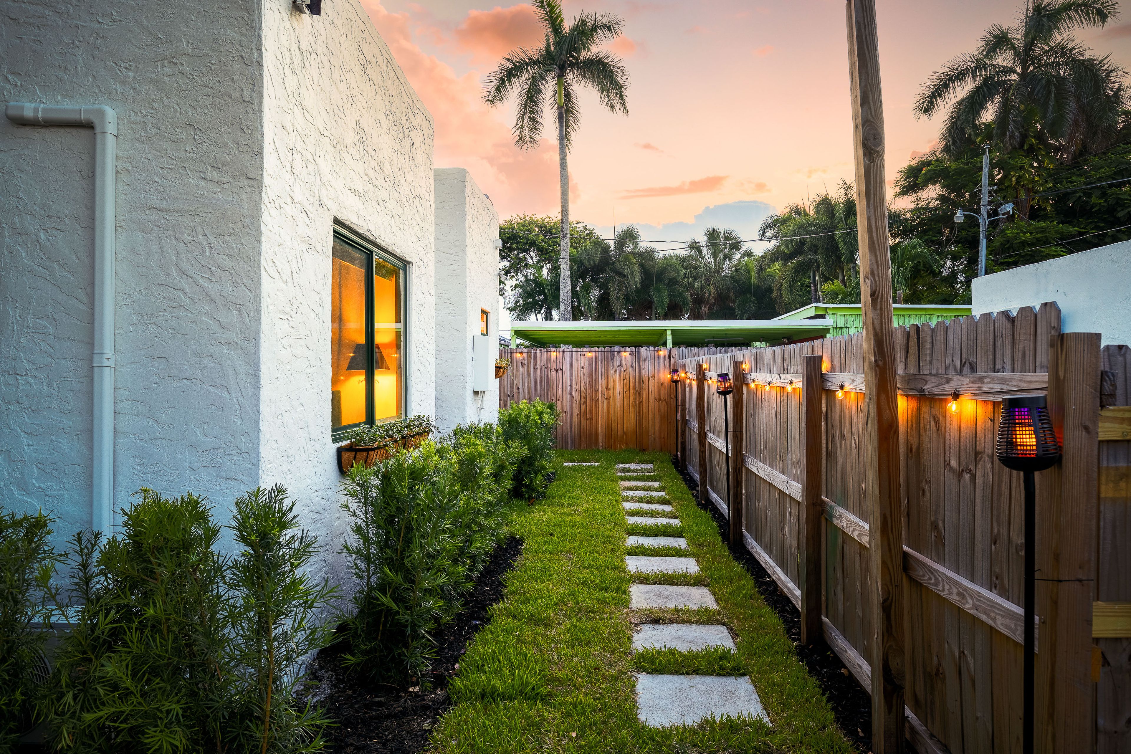 Exterior | Side Yard Area