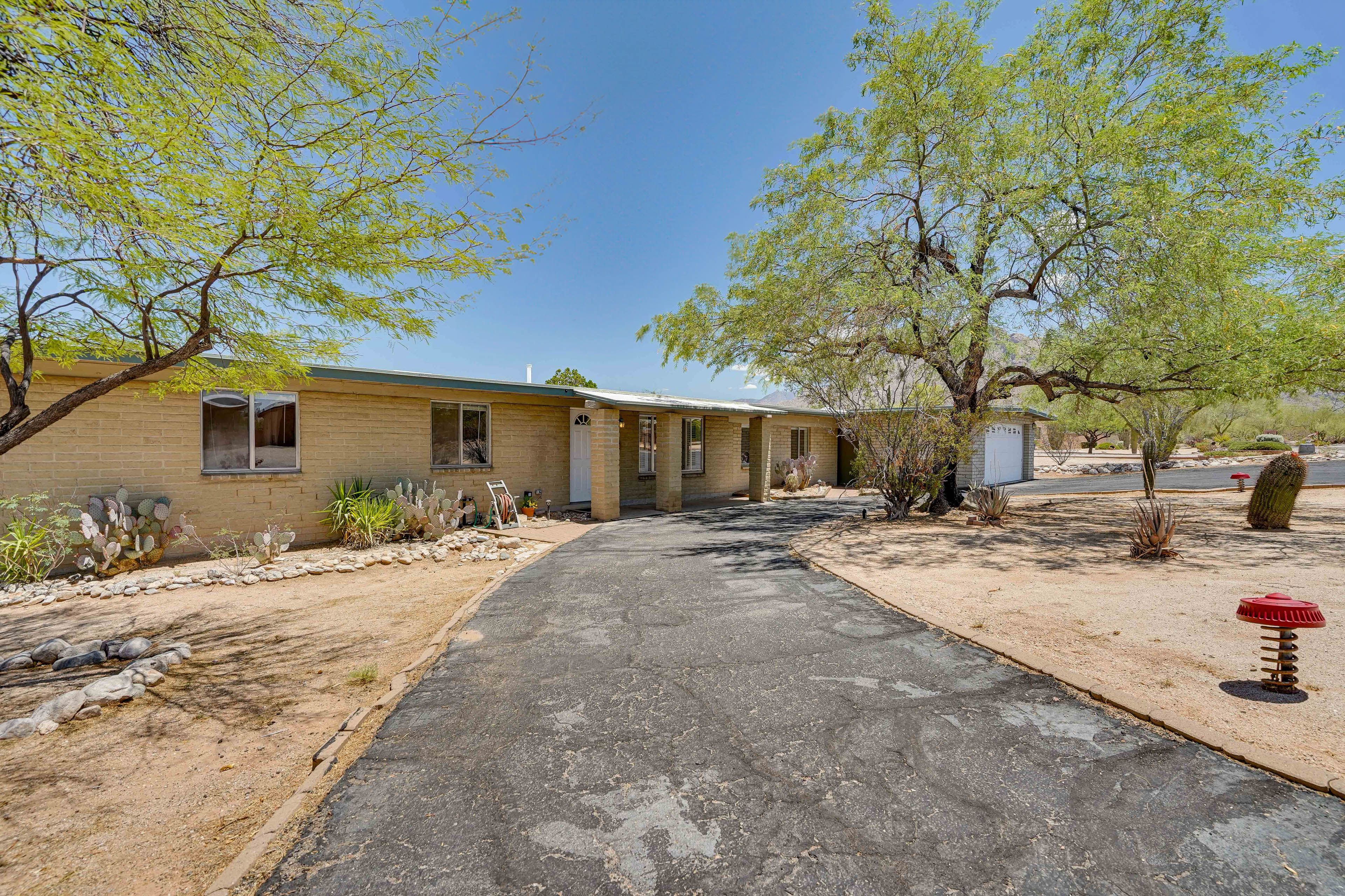 Home Exterior | Parking | Driveway (4 Vehicles) | RV/Trailer Parking Allowed